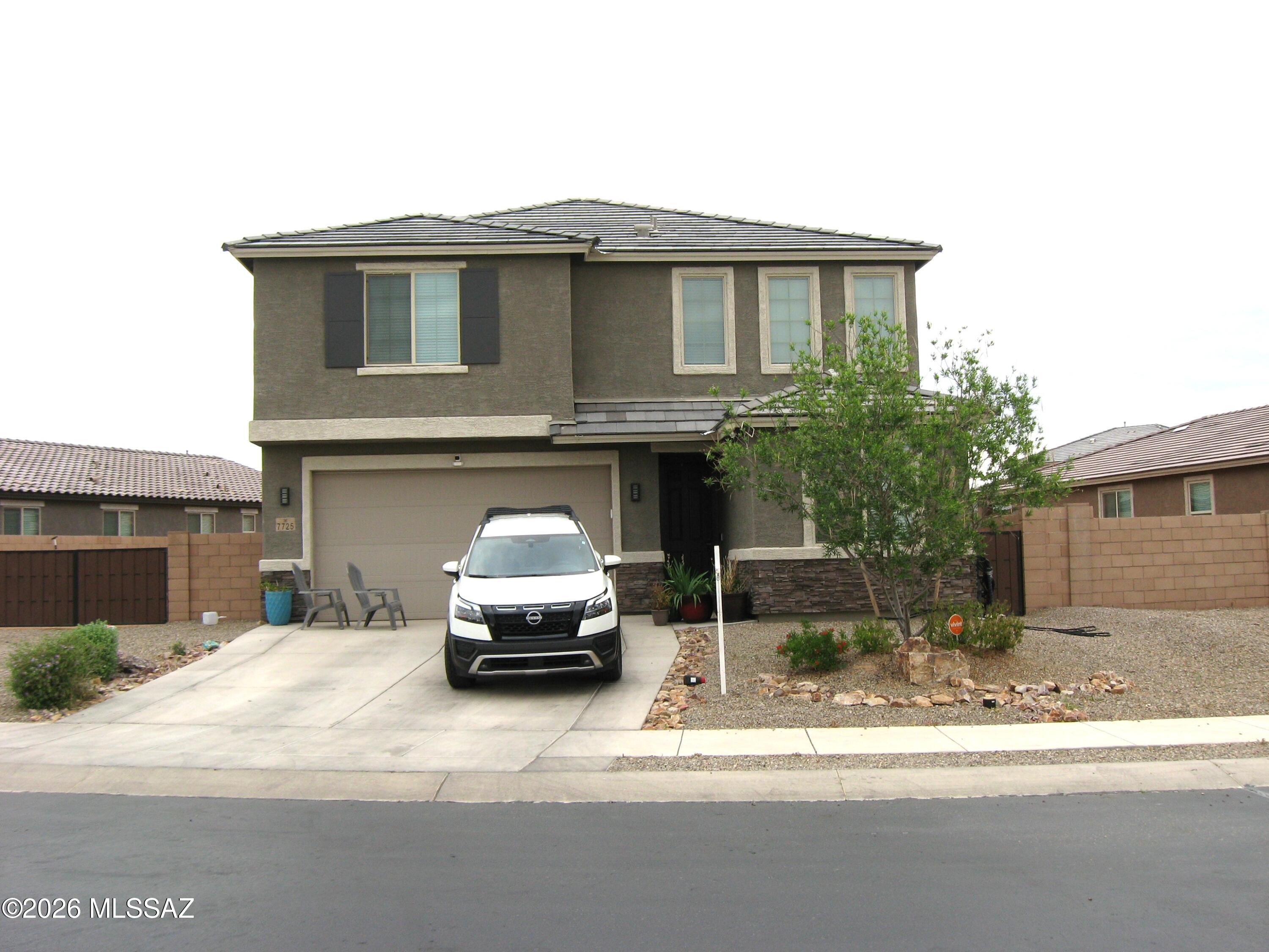 Beautiful 5 bedroom home, almost every upgrade buider provided. Premium large lot, right in front of park.
9ft ceilings, tiled floors in kitch and entry, upgraded carpet, granite countertops, upgraded cabinets, 3 full baths, builder's pantry, stainless hood, upgraded cabinets, loft, gas connection to rear porch, ceiling fans, large closets, plenty of storage, guest bedroom downstairs, and more.