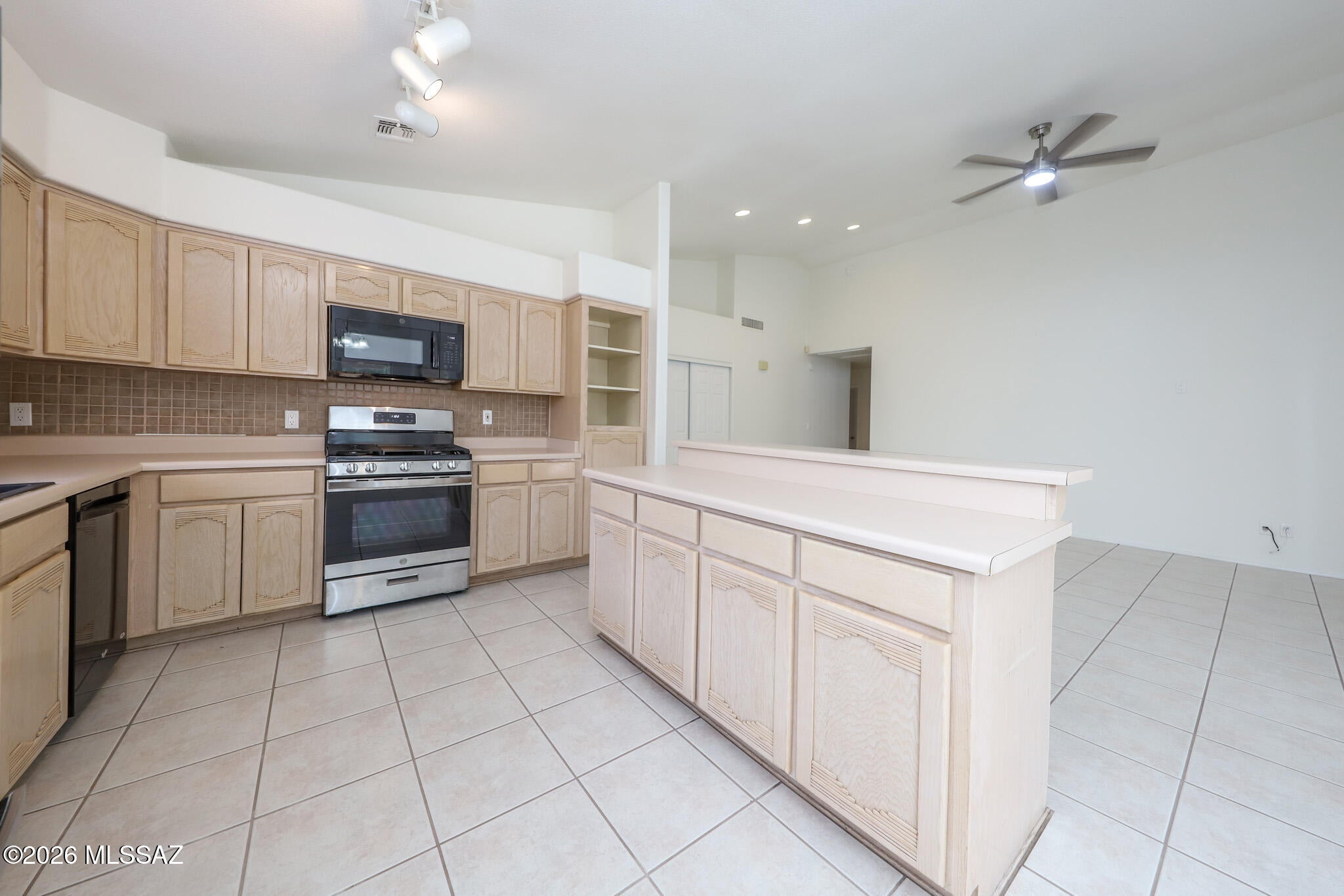 Colonias La Canada (1-82) - Residential Lease
