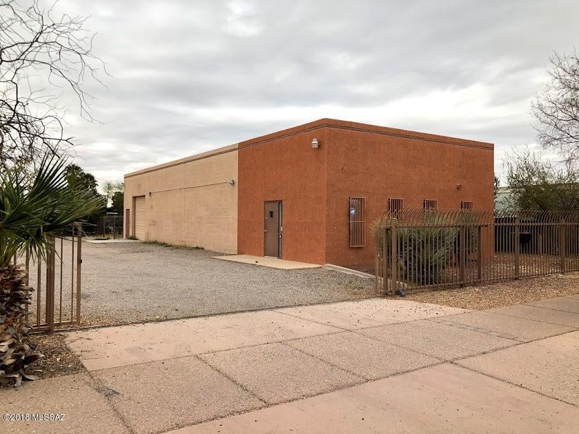 Perfect Industrial space with huge work area and 3 offices plus conference room on 4th Ave! Please call with any questions. Huge double lot with great fenced in parking.