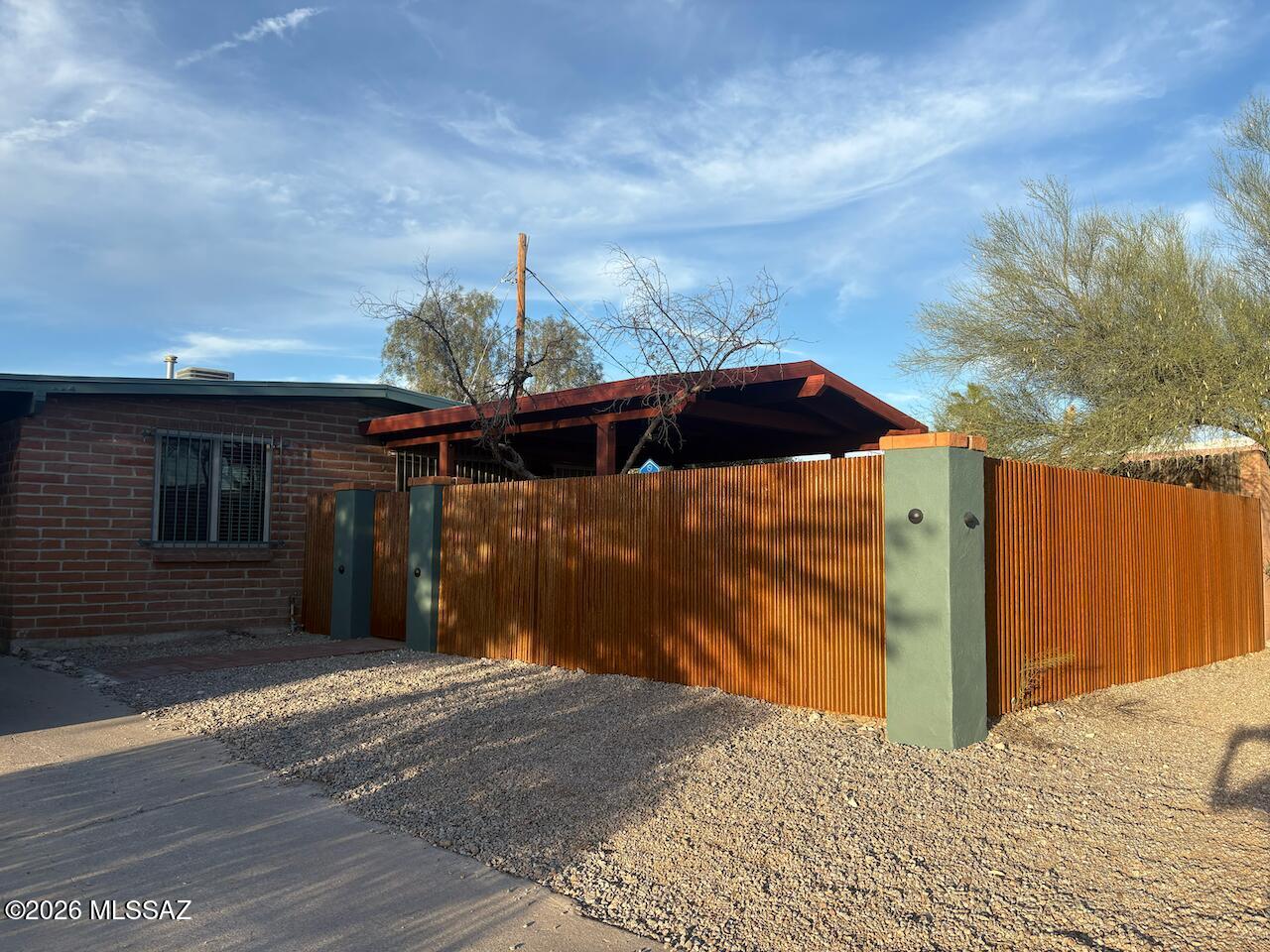 Pre-Leaasing for Fall 2026.  $700 Per Bedroom.  Walk or Bike to UofA.  Great covered private courtyard area.   Washer/Dryer in unit.  Updated throughout with many upgrades.

Call to schedule a showing at 928-606-3369