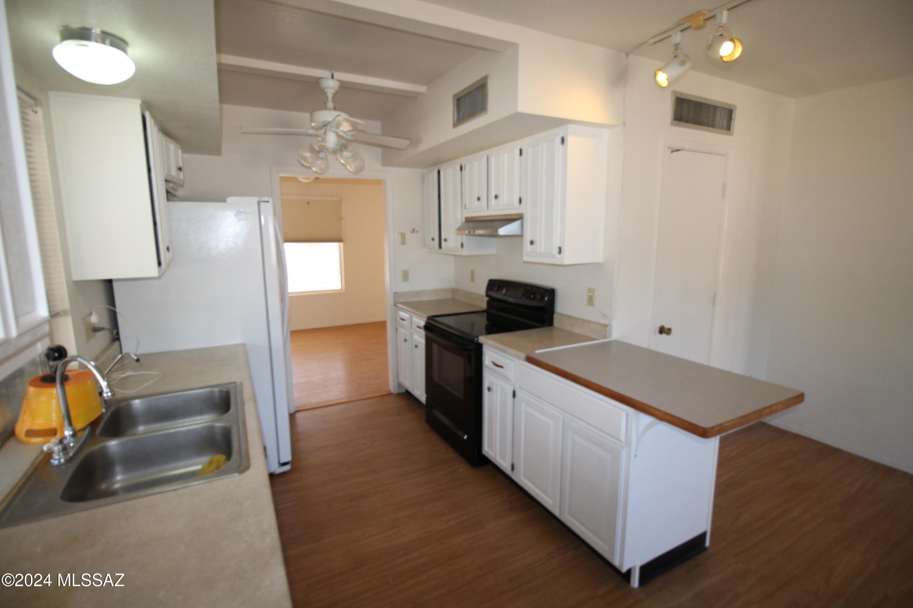 Twenty-Nine Palms (1-70) - Residential Lease