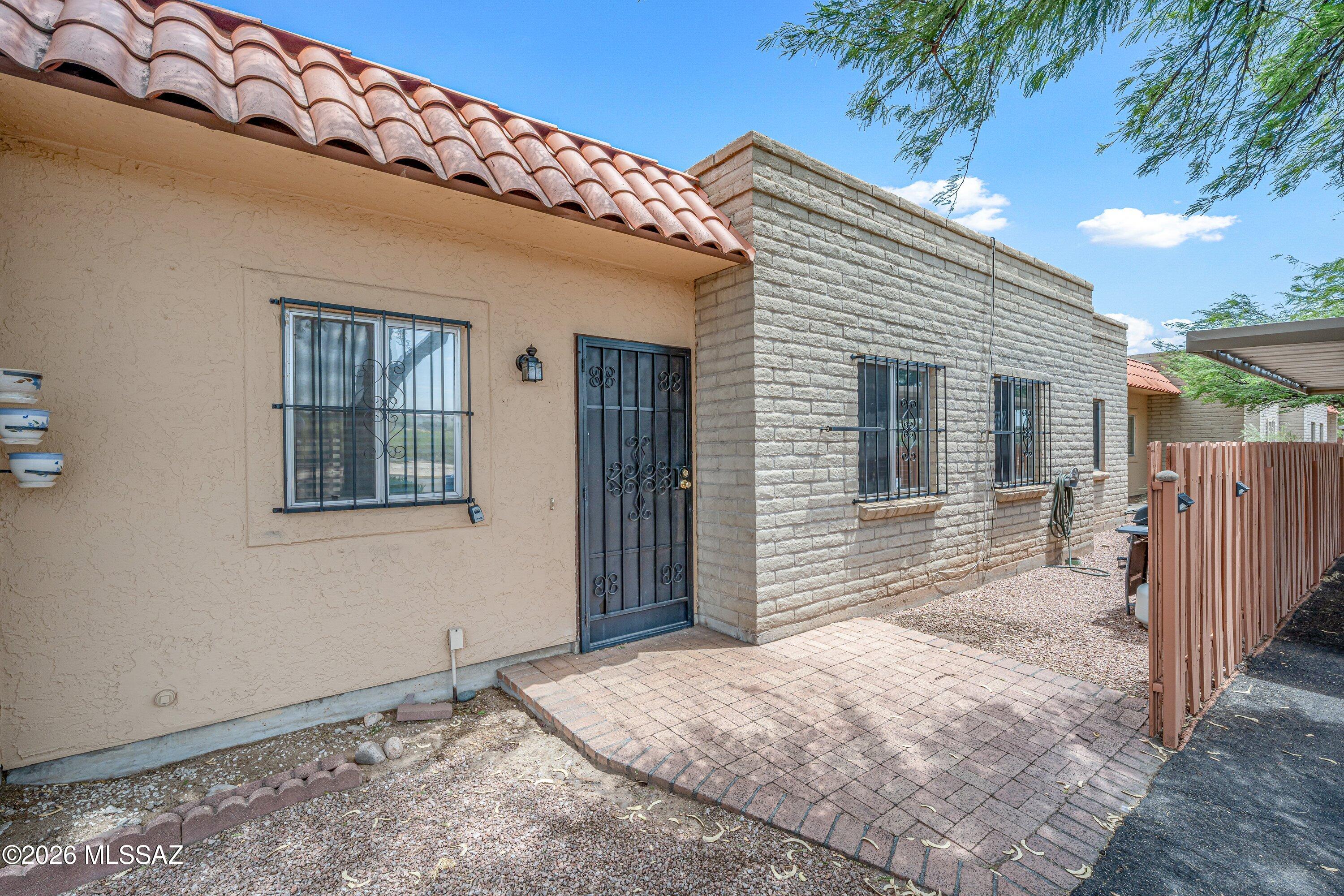 Pantano Park Townhouses - Residential
