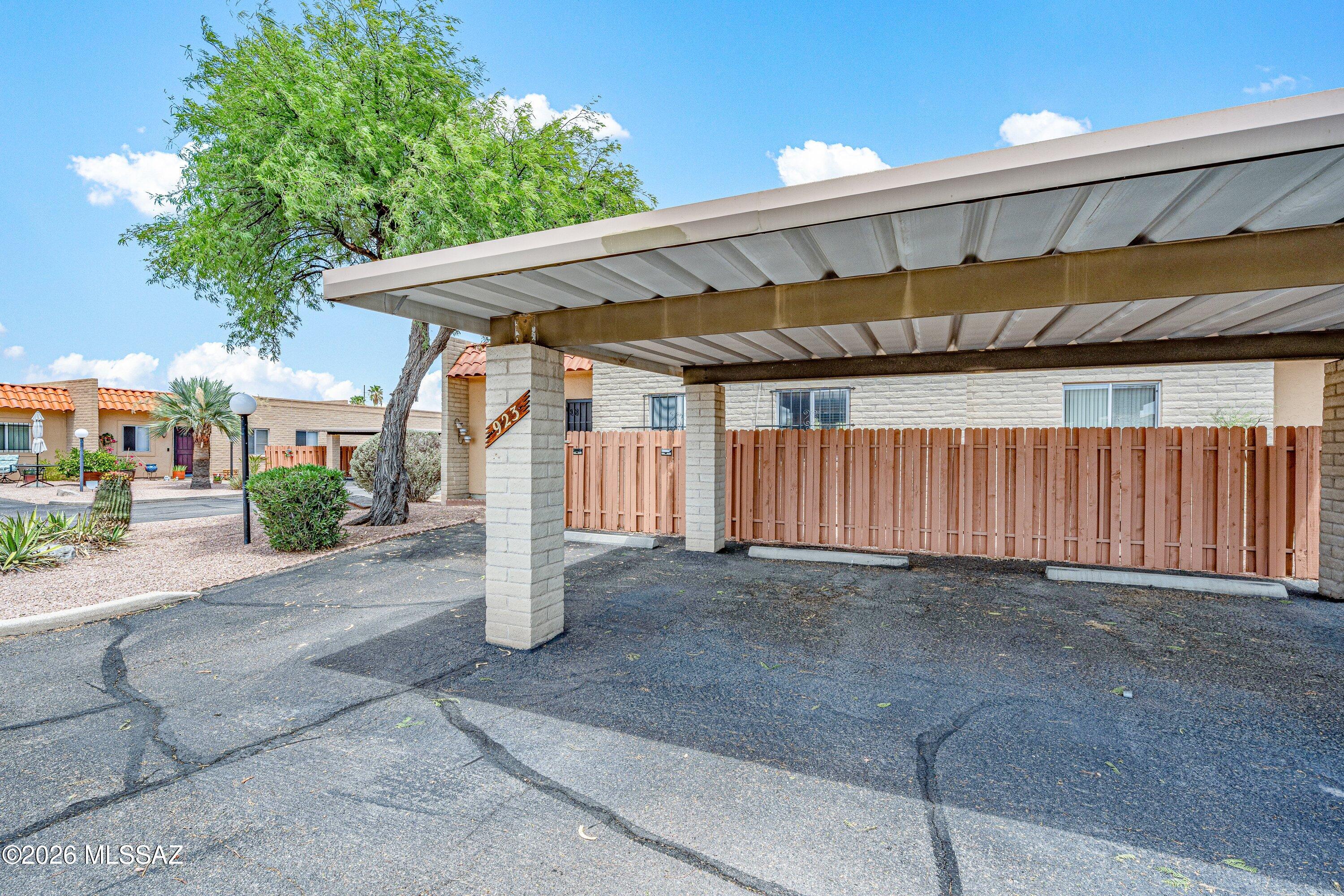 Pantano Park Townhouses - Residential