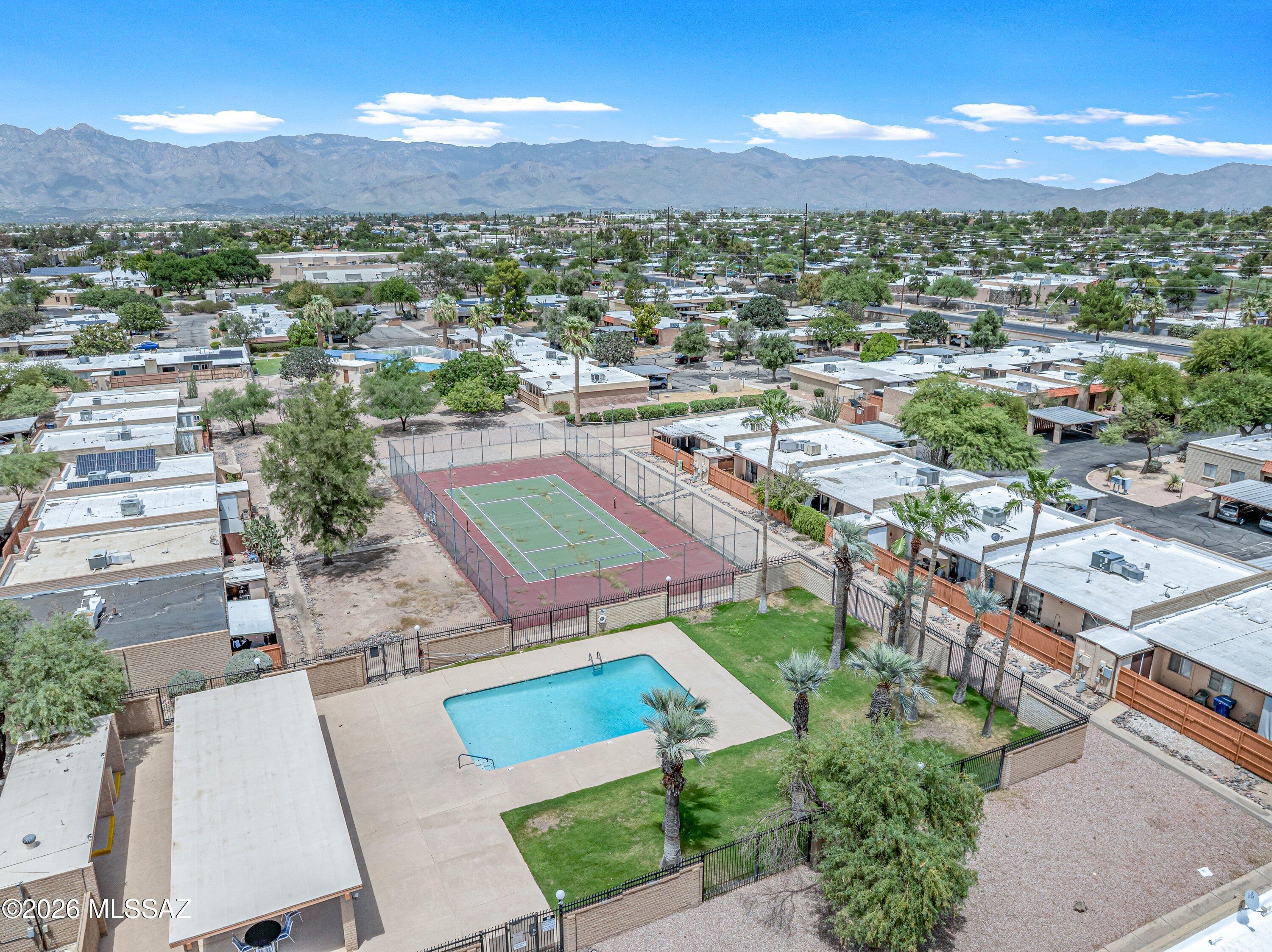 Pantano Park Townhouses - Residential