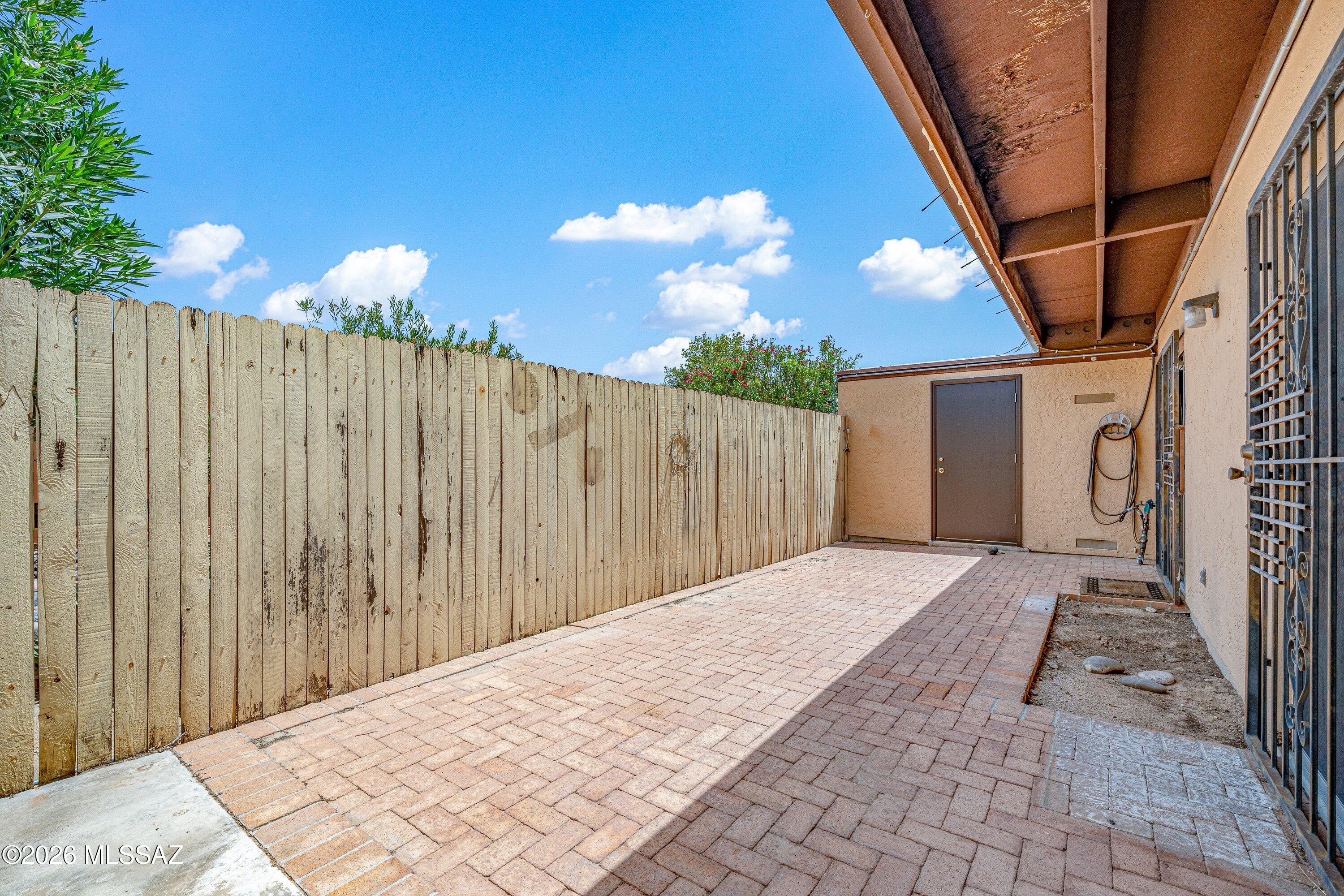 Pantano Park Townhouses - Residential