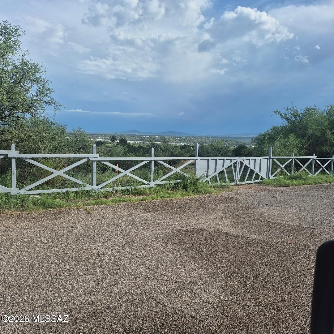 This Vacant land located in one of desirable areas of Rio Rico. (Avenida Gandara and Wrightson) This Recently subdivided corner lot is ready for you to build your dream home. property offers sewer service and all utilities are available, making it an excellent opportunity for your new home investment.
(Utilities Must be verified by Buyer.)
