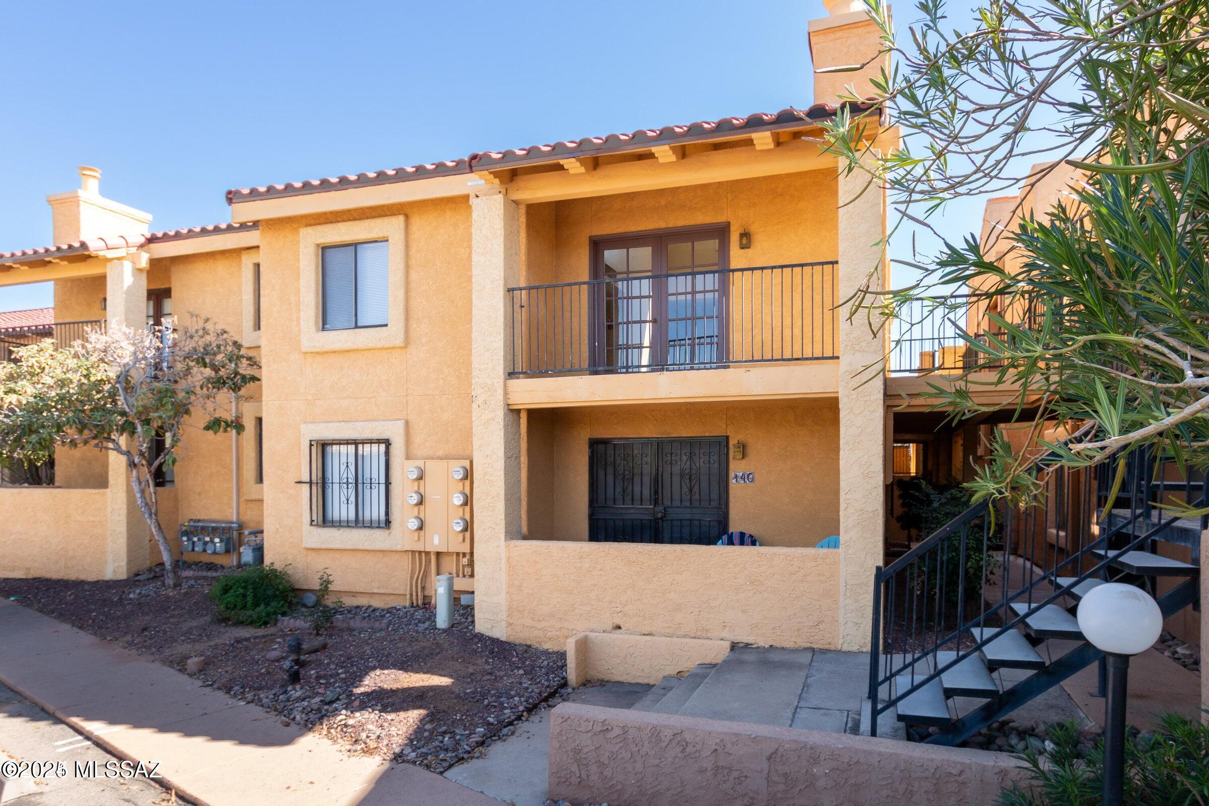 Remodeled 2bdr/2ba upstairs condo!
Great split bedroom floorplan with each bedroom having it's own bathroom!
Spacious living room w/vaulted ceilings, new flooring throughout! Kitchen with new counter tops and new dishwasher.
French doors open to the patio w/mountain views!
New washer/dryer installed in unit.
This Northwest condo is a MUST SEE!