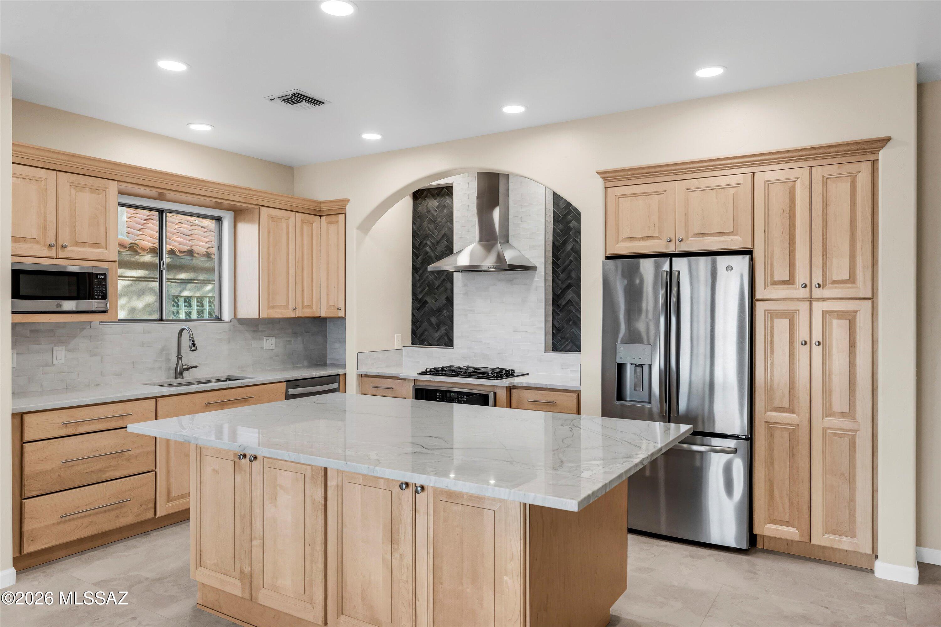 Seller will accept offers between $600,000 and $620,000. Stunning fully remodeled home in gated Vactor Ranch. Gorgeous kitchen with maple cabinets, quartzite countertops, large island, stainless undermount sink, & vent hood with custom tile backsplash in herringbone pattern. Italian 24 x 48 tile flooring throughout entire home. Floor to ceiling stacked stone fireplace anchors the great room. Both bathrooms also have new maple vanities, quartzite counters, and custom tile showers w/full height large format tile on walls & tiled pebble shower floors w/ linear channel drains. Spa inspired primary bath has dual vanity, soaking tub, and separate shower. Even the laundry room got a maple cabinet and quartzite counter with sink. New LED lighting, ceiling fans, and fixtures. Former model with oversized garage and epoxy floor. Welcome Home!