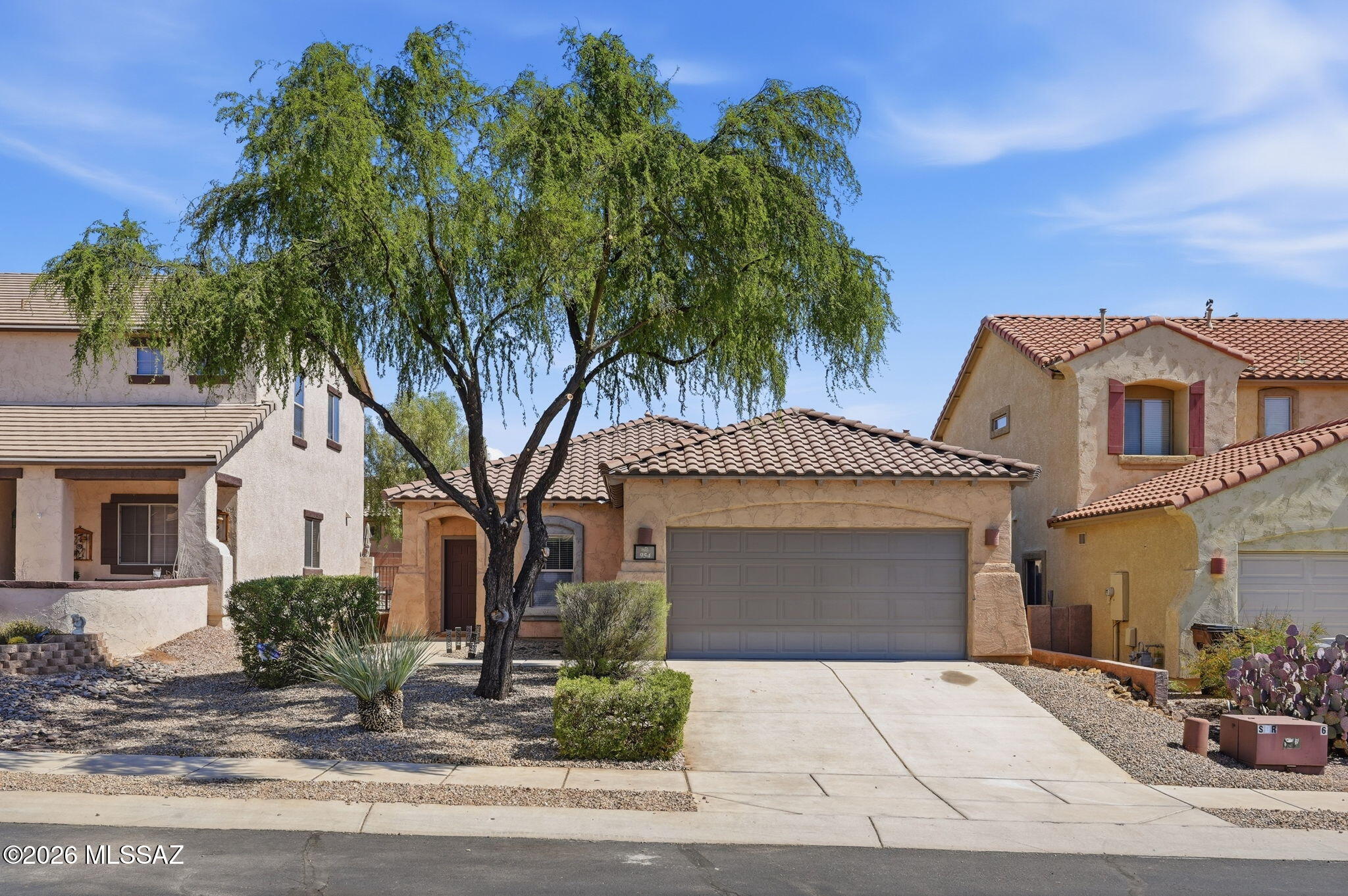 Move In Ready! Fresh Interior Paint, New Carpet, HVAC 2025,Covered Patio, Open Floor Plan, All the Amenities of Rancho Sahuarita Community-- Pools, Lake, Parks, Trails& Clubhouse.