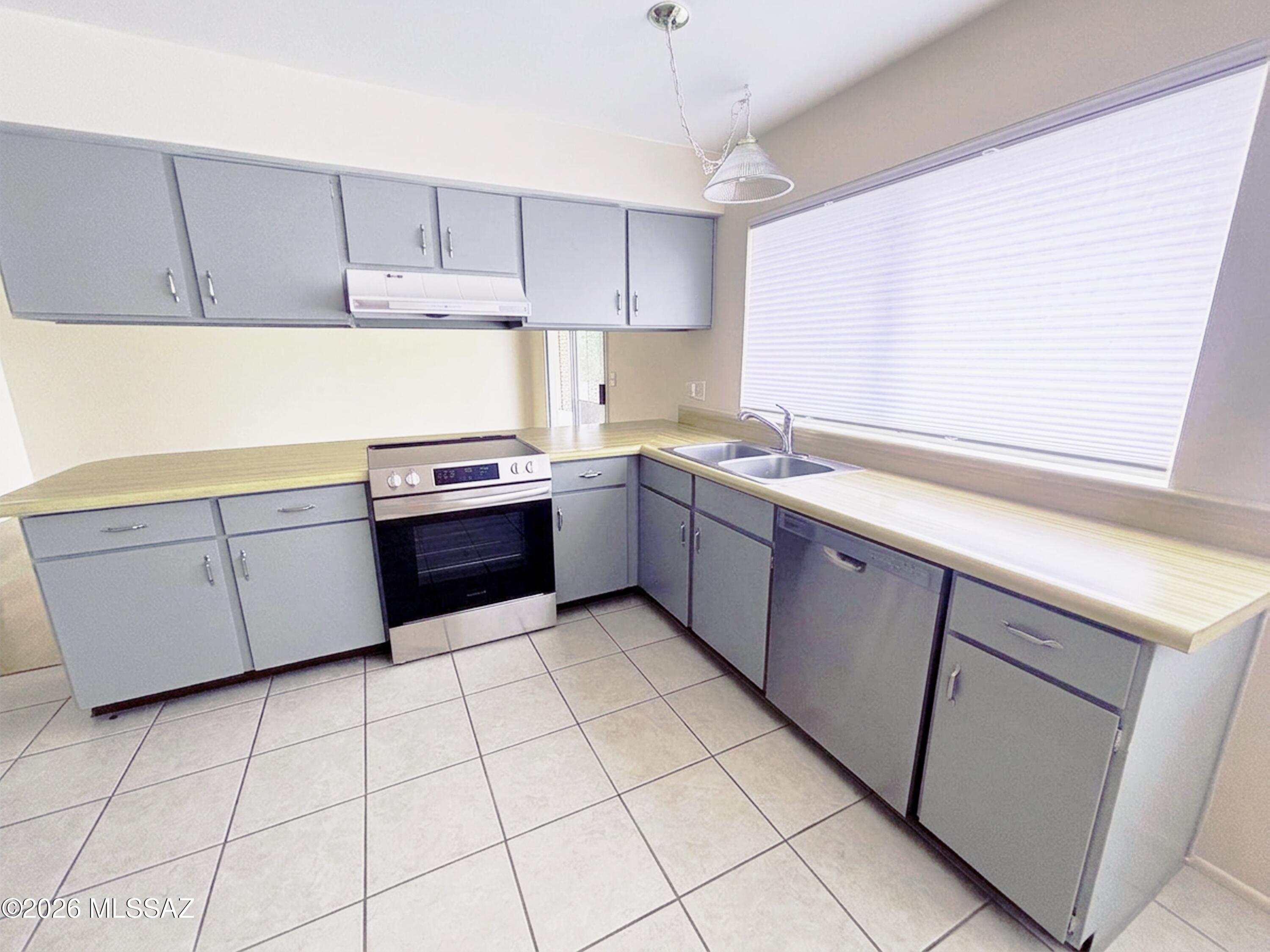 Broadway East (1-112) - Residential Lease