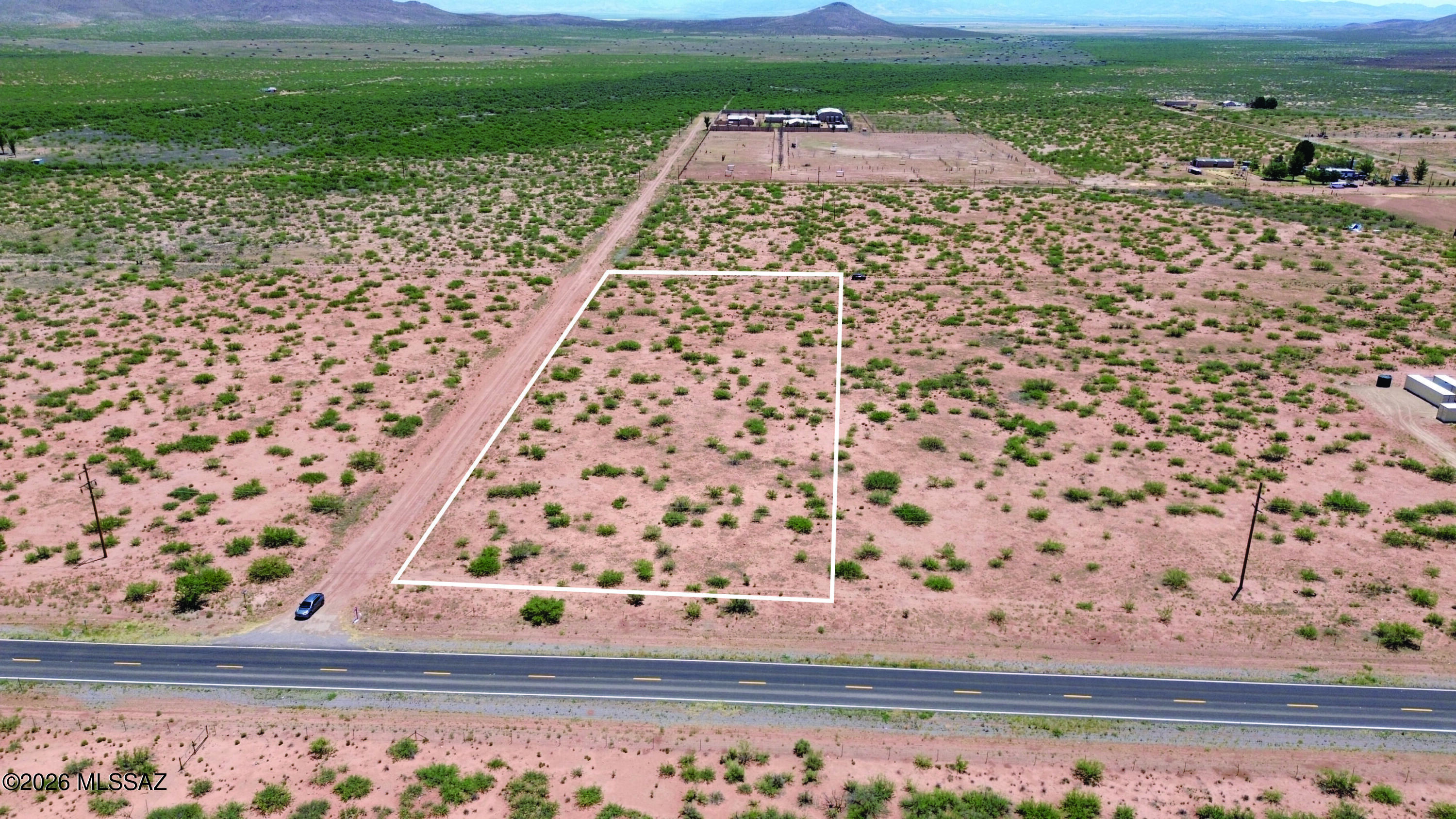 Beautiful 4.01 acres of Cochise County RU-4 zoned property. Power is close by, if you want to connect to the grid. Conveniently located right on Kansas Settlement Rd and Antelope Rd. Minute to the Willcox area Winery's. Short drive to Historic Tombstone and Bisbee and all of the other Cochise County Sites