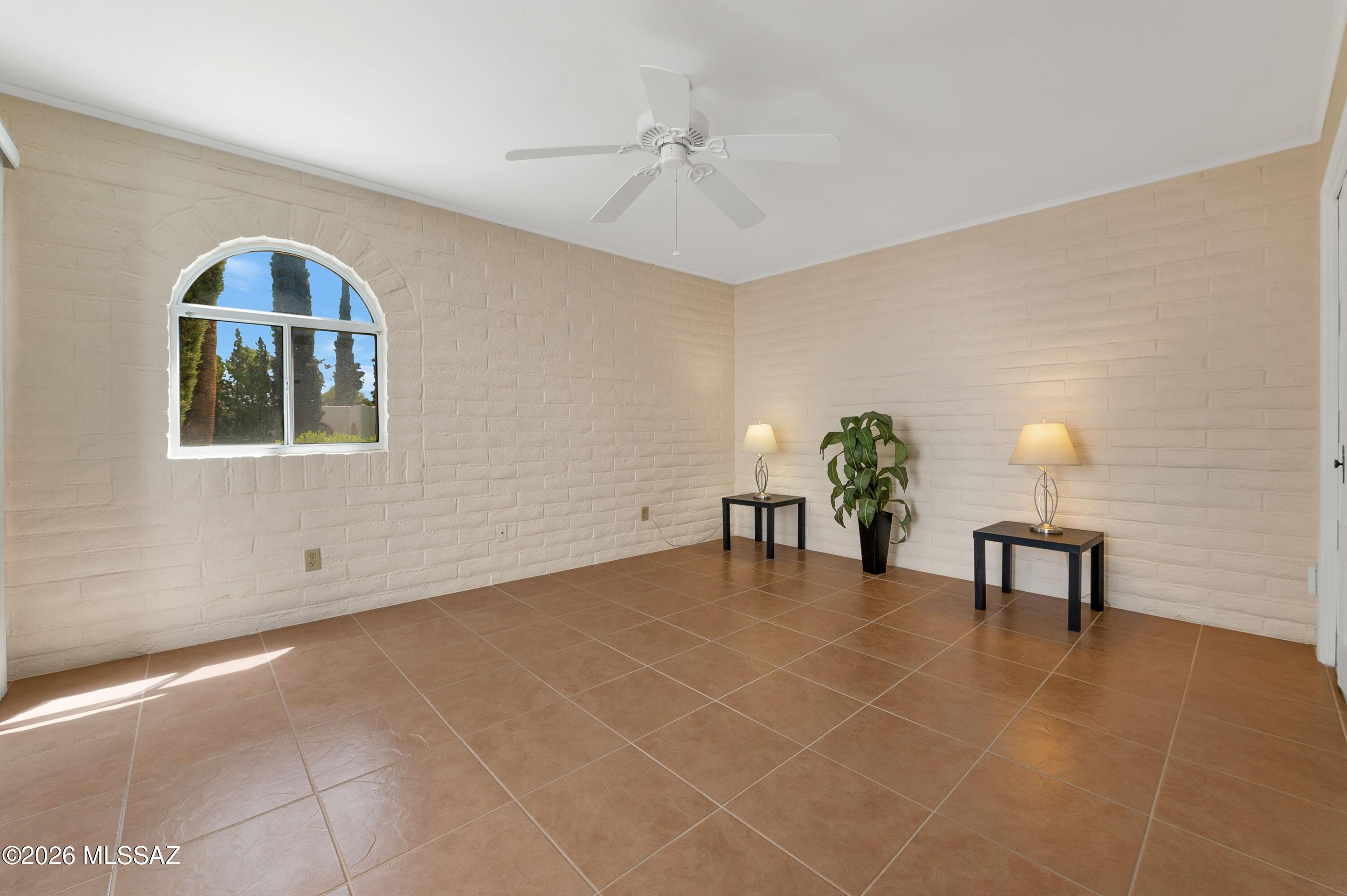 Las Lomitas (1) - Residential