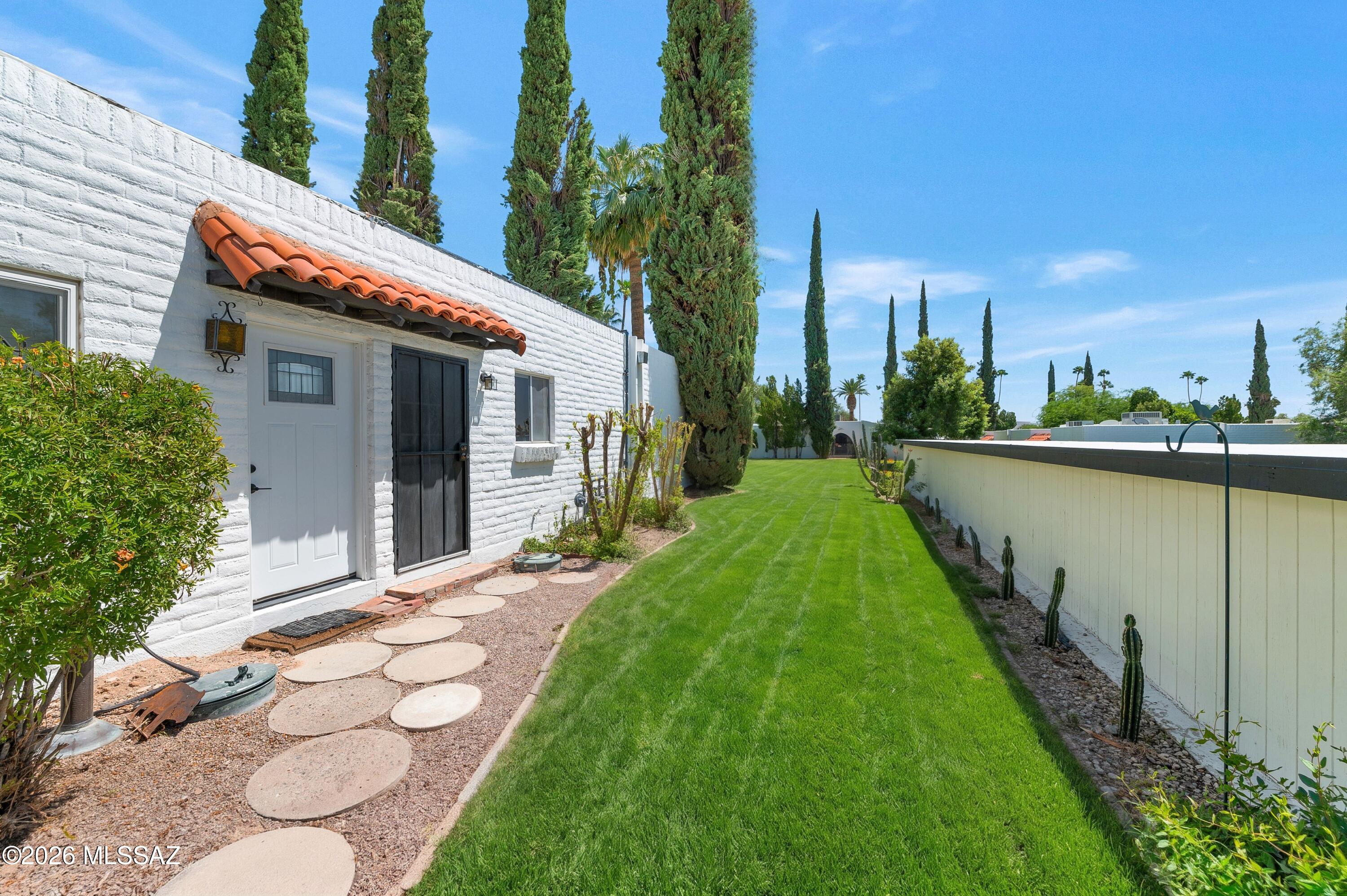 Las Lomitas (1) - Residential