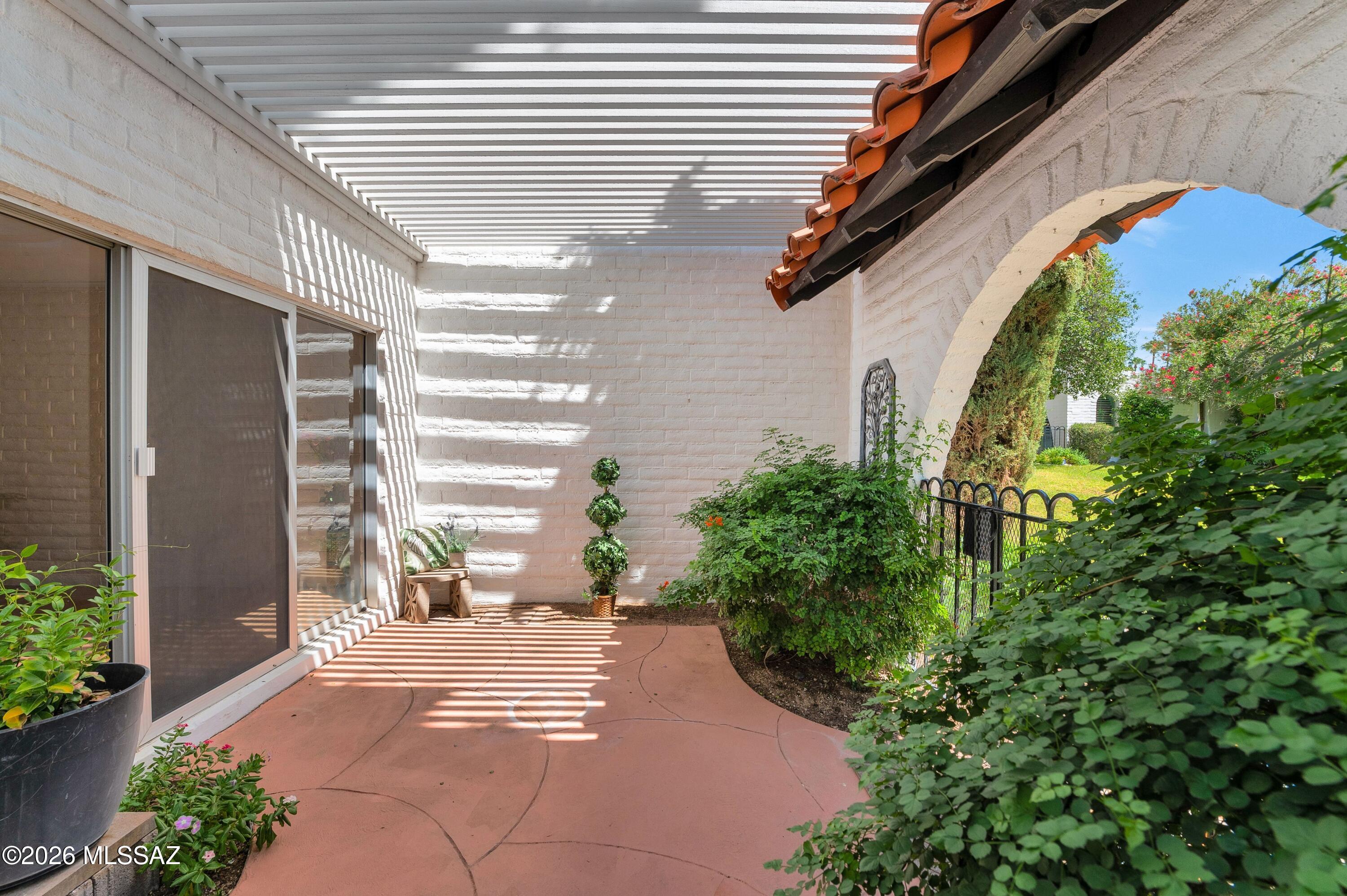 Las Lomitas (1) - Residential