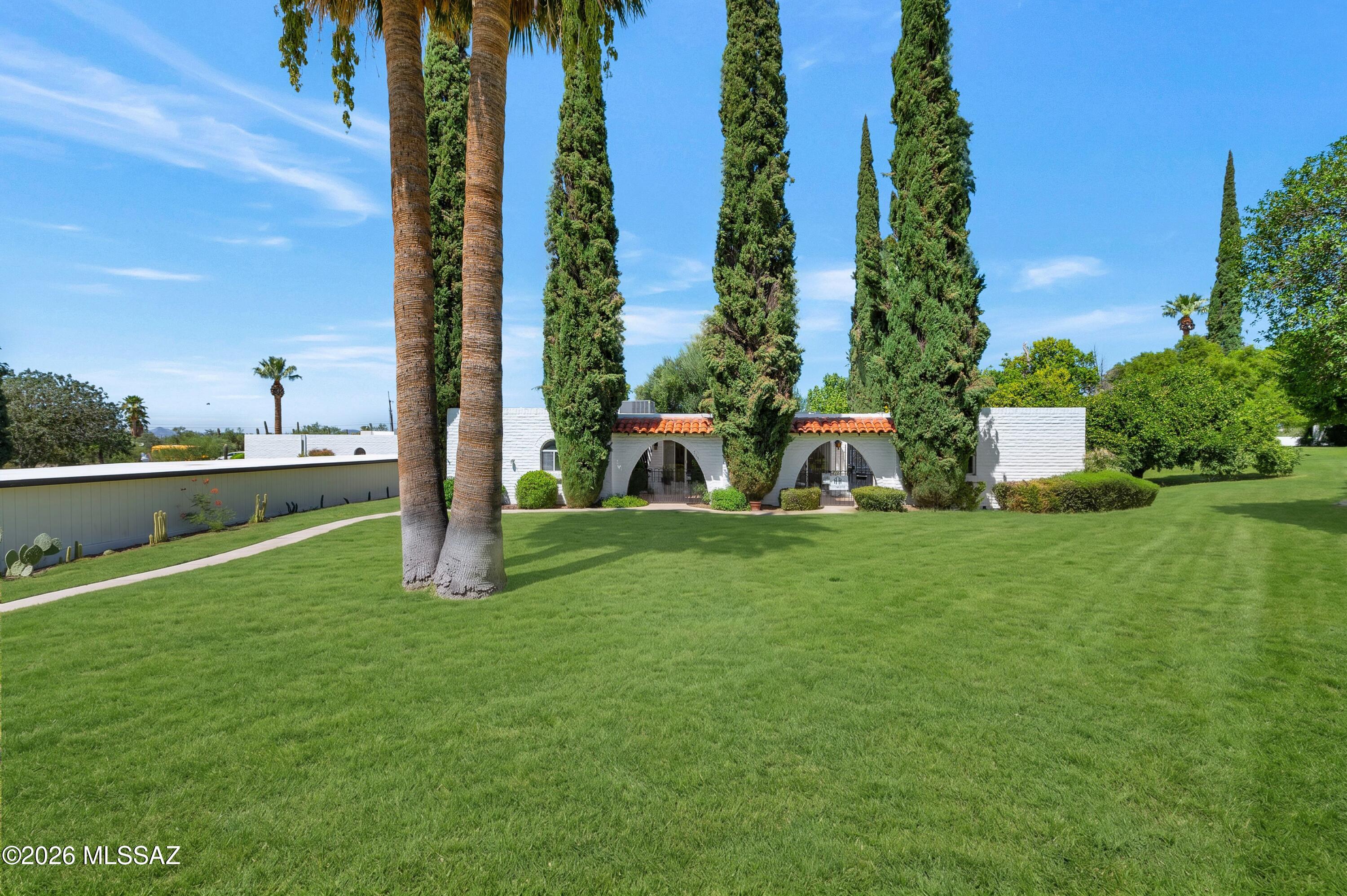 Las Lomitas (1) - Residential