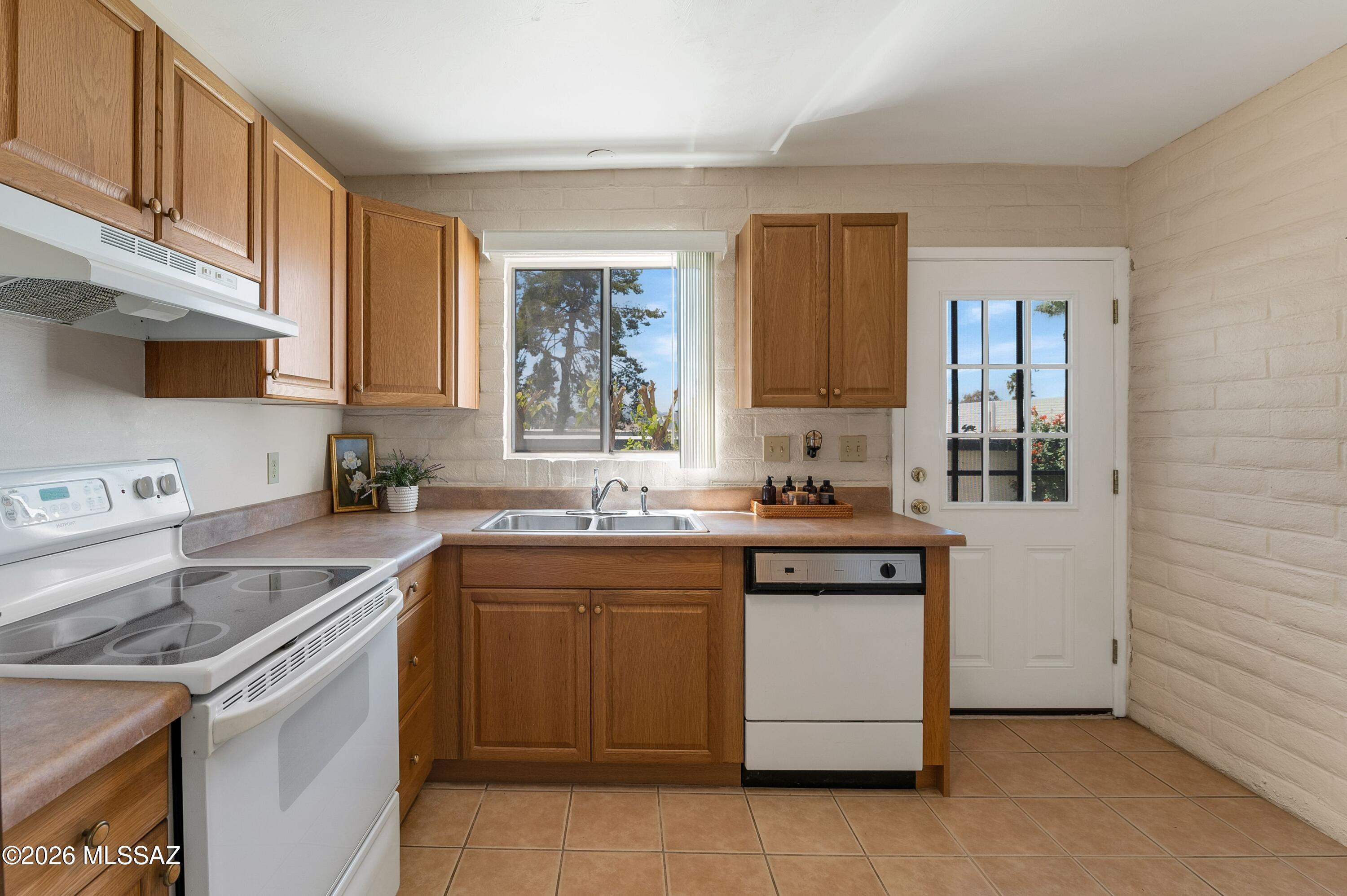 Las Lomitas (1) - Residential