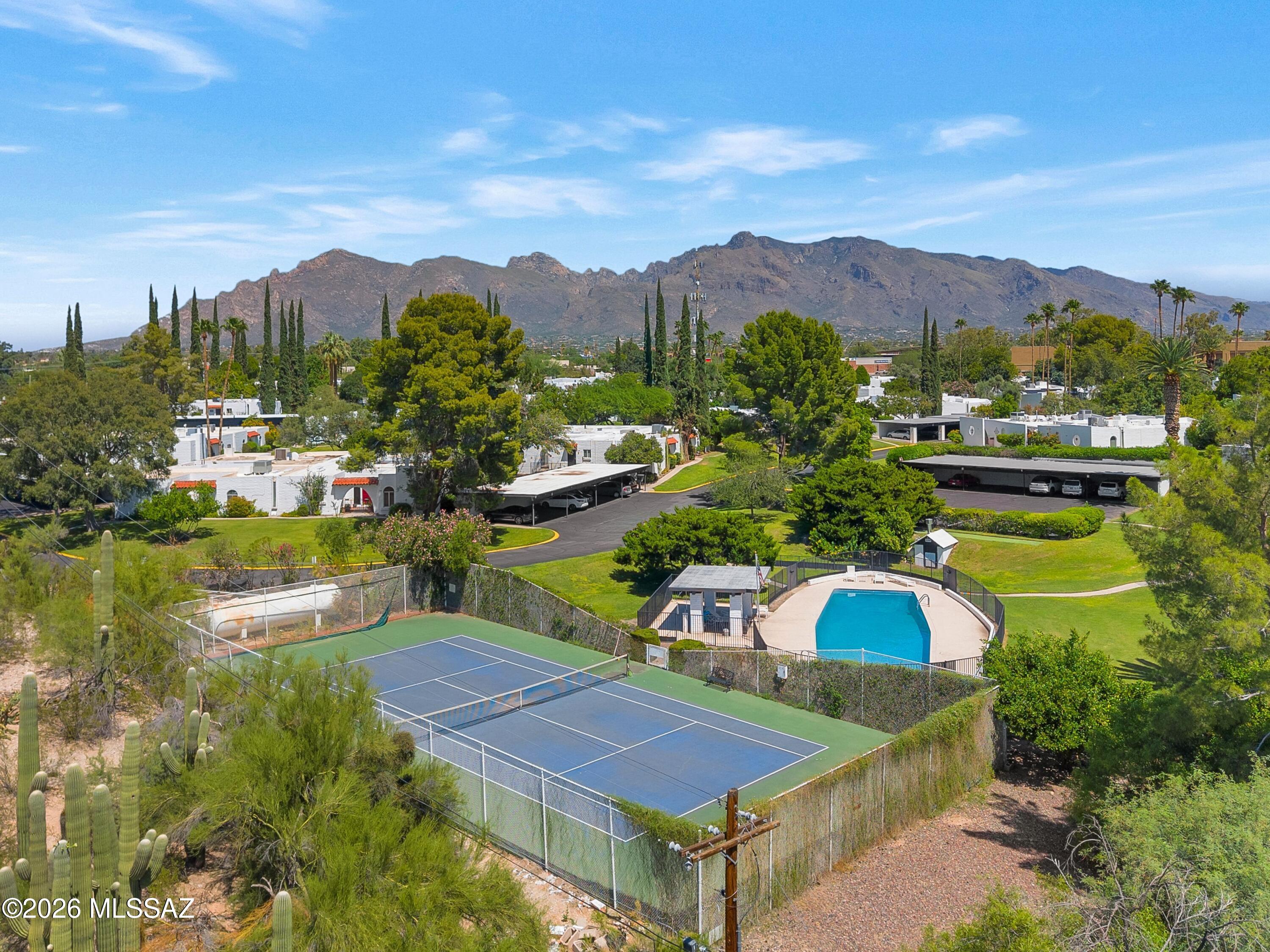 Las Lomitas (1) - Residential