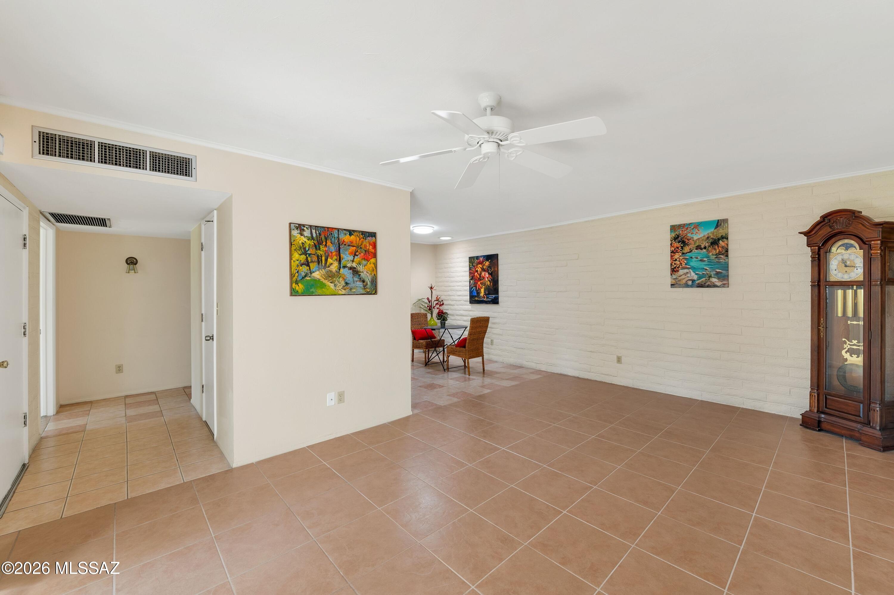 Las Lomitas (1) - Residential
