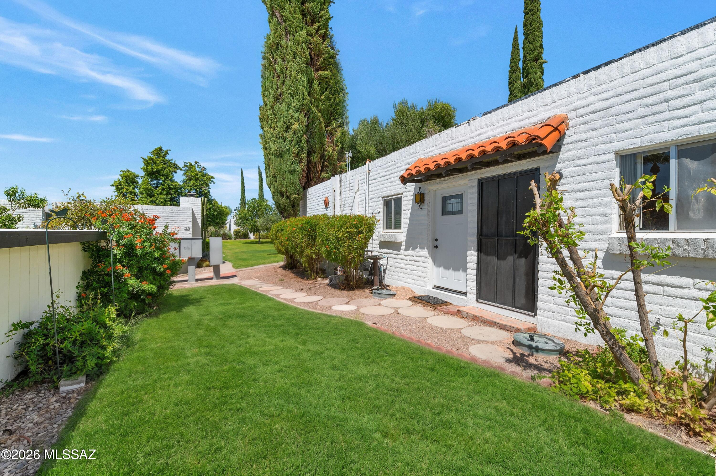 Las Lomitas (1) - Residential