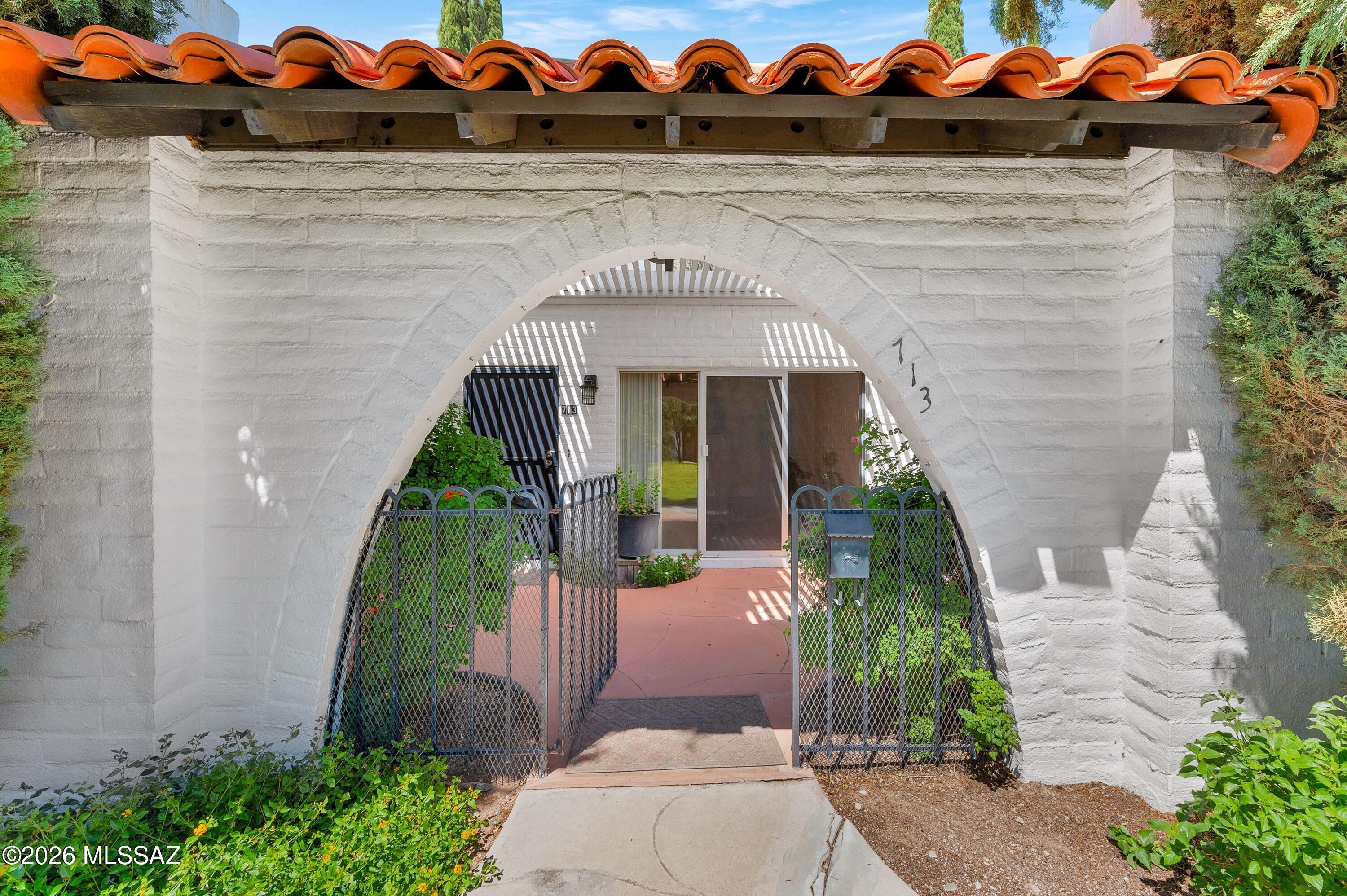 Las Lomitas (1) - Residential