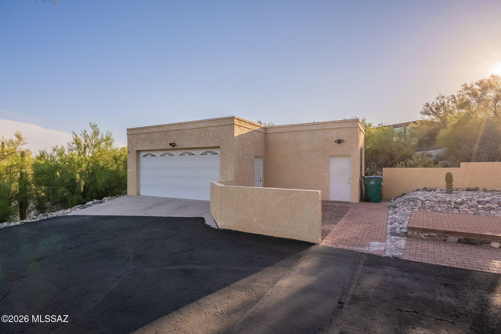 Las Alturas (1-167) - Residential