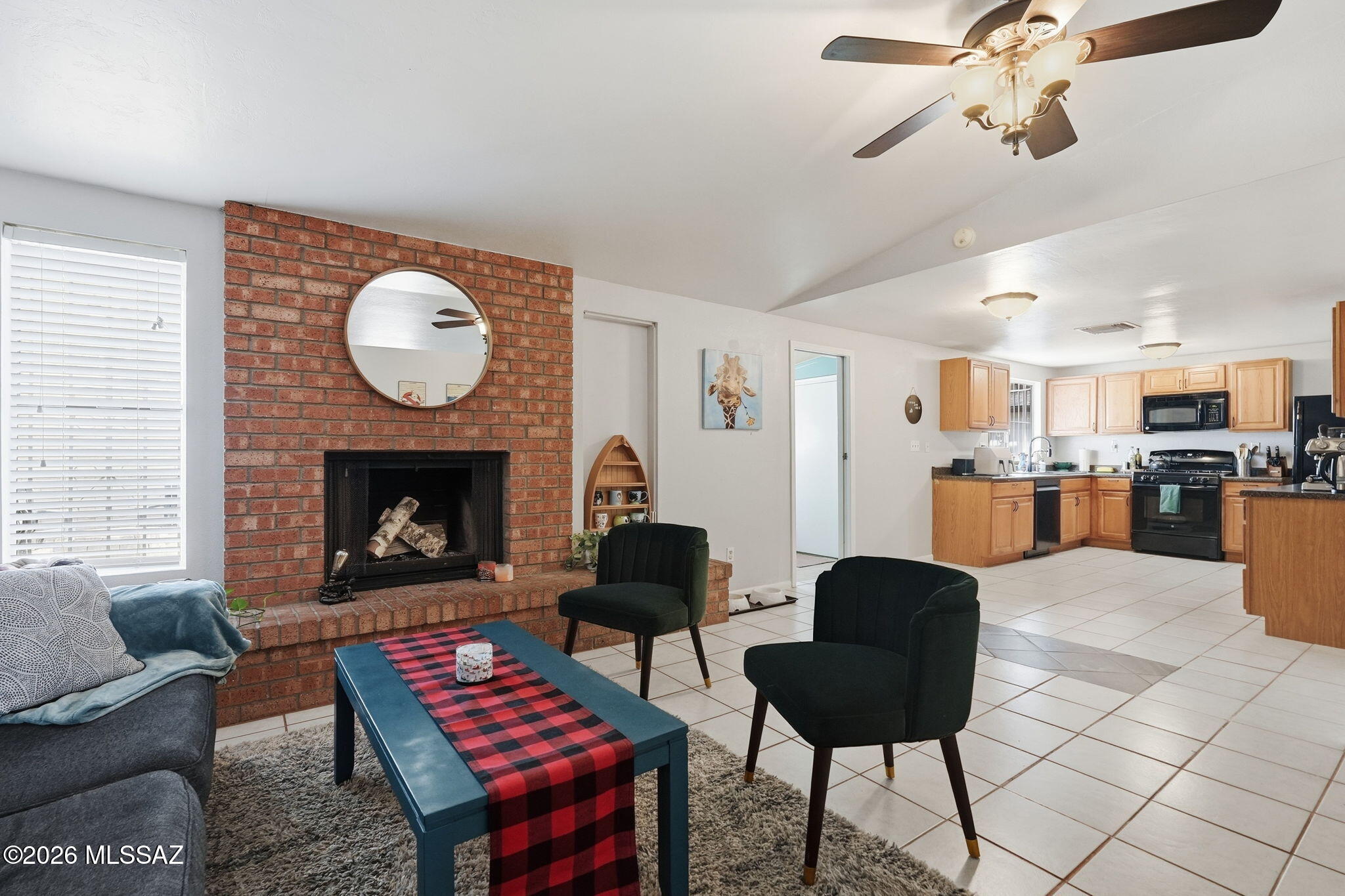 Enjoy the space and flow of this 3 bedroom, 2 bath Southwest Tucson home with vaulted ceilings and a bright, open layout. Conveniently located near schools, parks, and shopping.