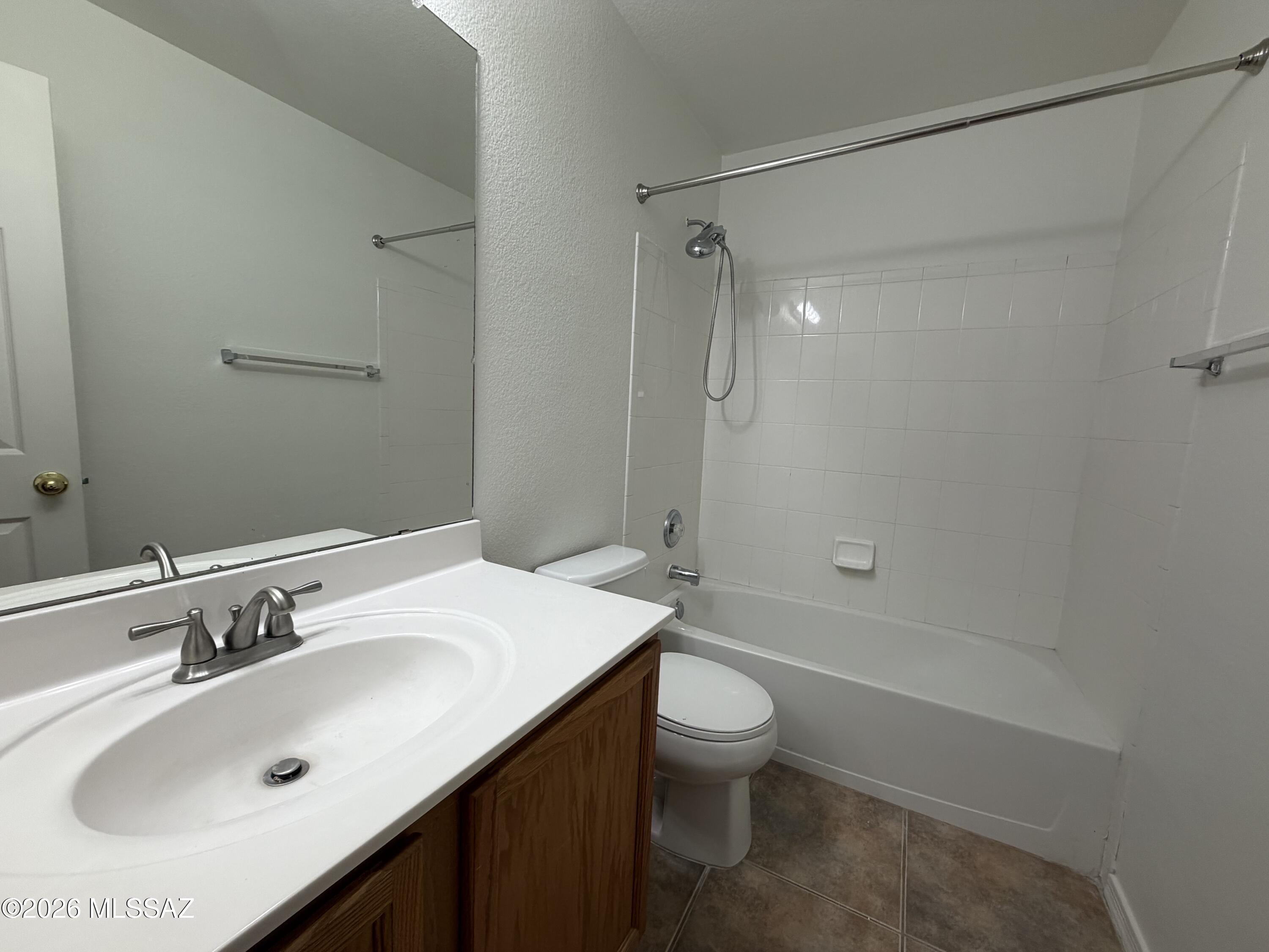 Presidio De Madrid (1-139) - Residential Lease