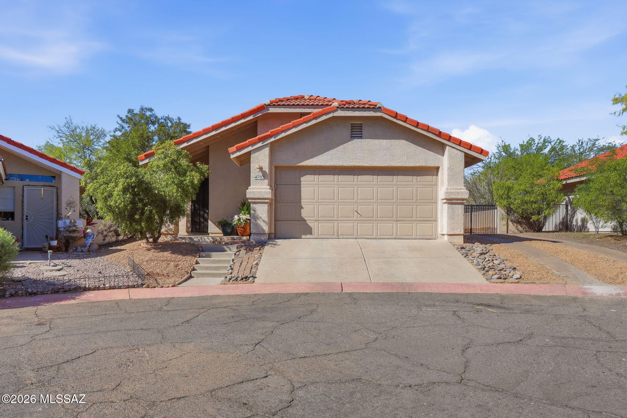 Tucked away on a quiet cul-de-sac, this light-filled Northwest Tucson home offers comfort, space, and easy living. Vaulted ceilings create an open feel while large windows bring in abundant natural light throughout the main living areas. The kitchen features stainless steel appliances, generous cabinetry, and a breakfast bar that flows into the dining and living spaces, perfect for everyday living and entertaining. A split-bedroom layout provides added privacy, while the covered patio and backyard offer space to relax and enjoy Tucson evenings. Conveniently located near shopping, dining, and everyday amenities.