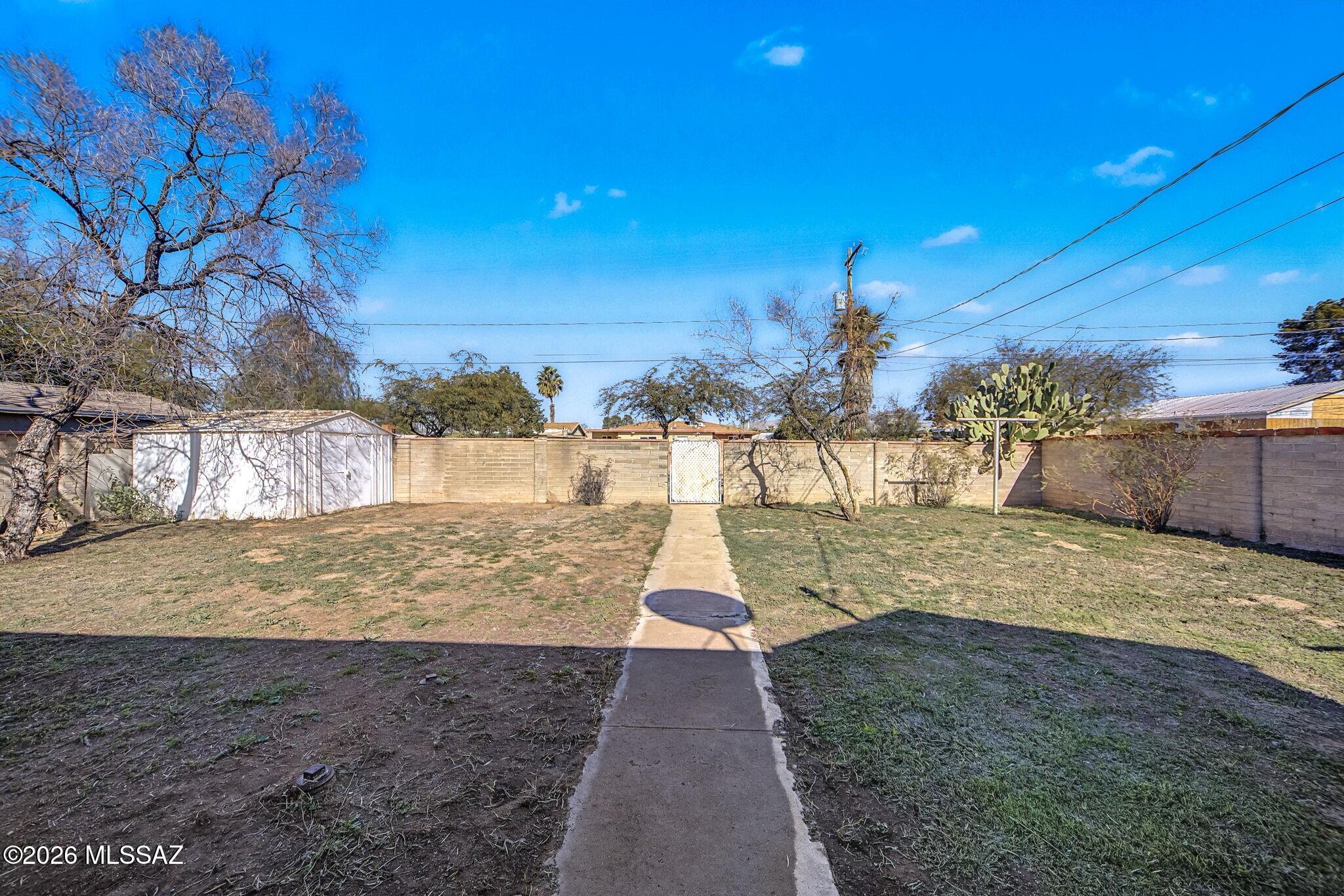 Country Club Annex - Residential Lease