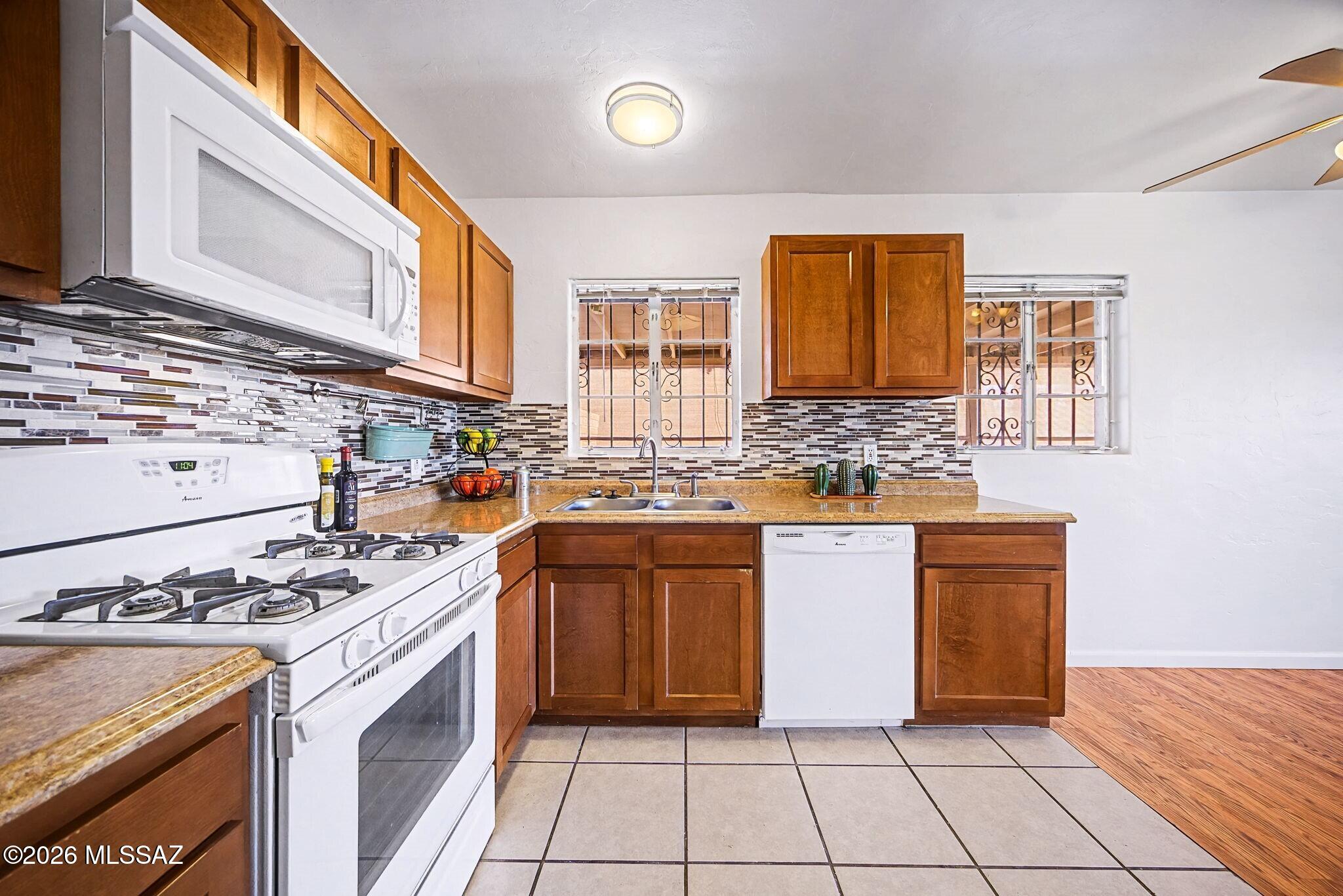 Country Club Annex - Residential Lease