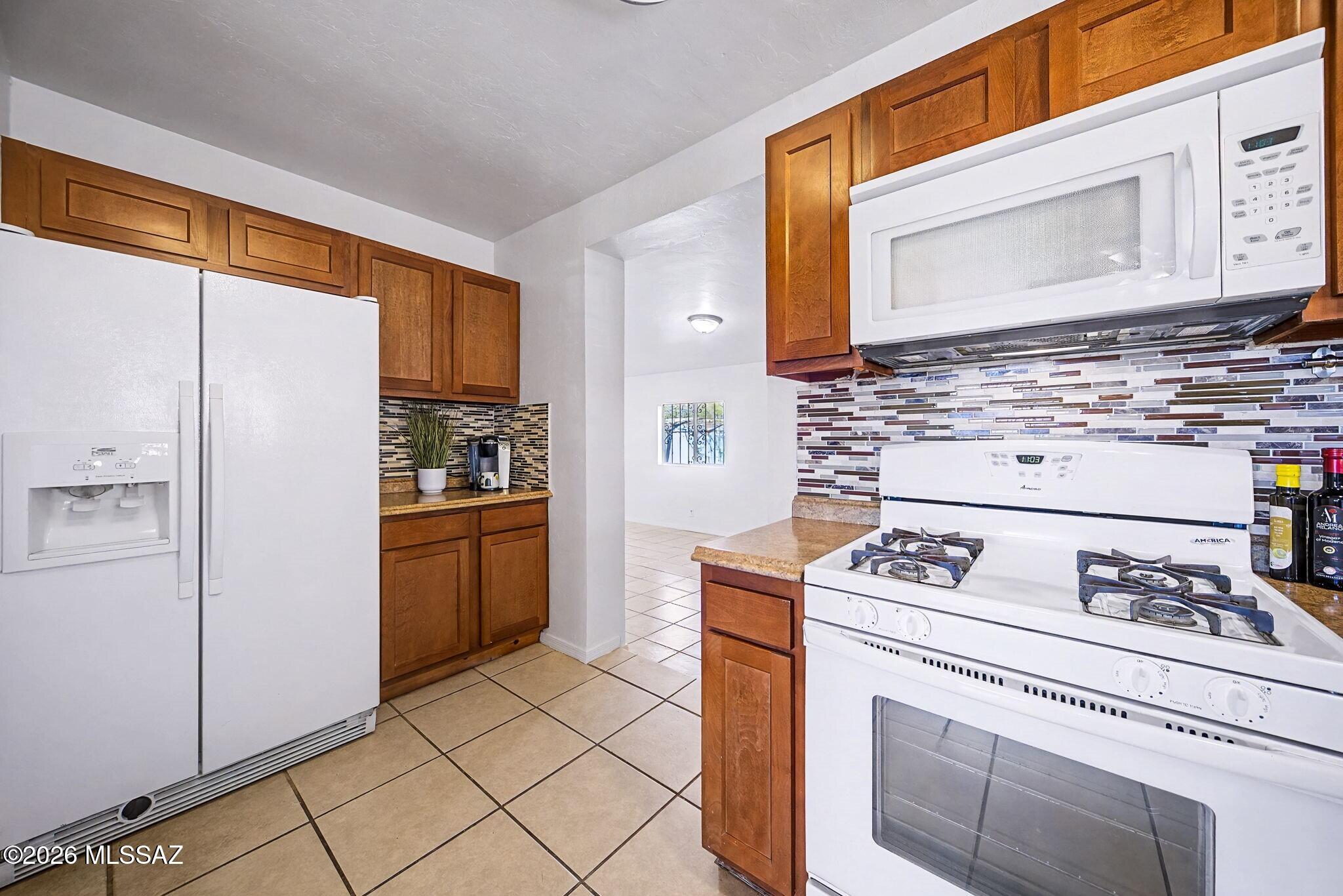 Country Club Annex - Residential Lease