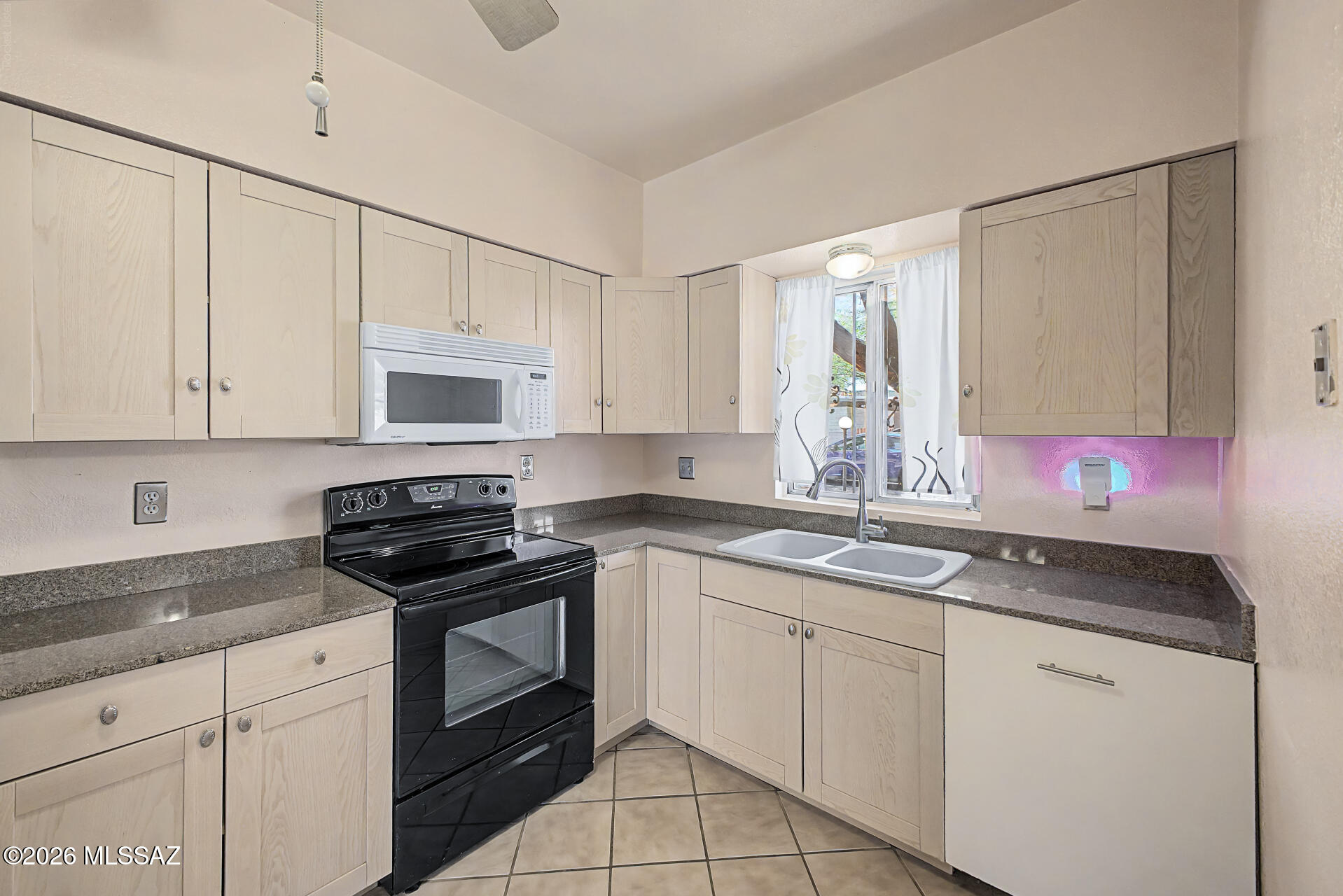 Pantano Park Townhouses - Residential