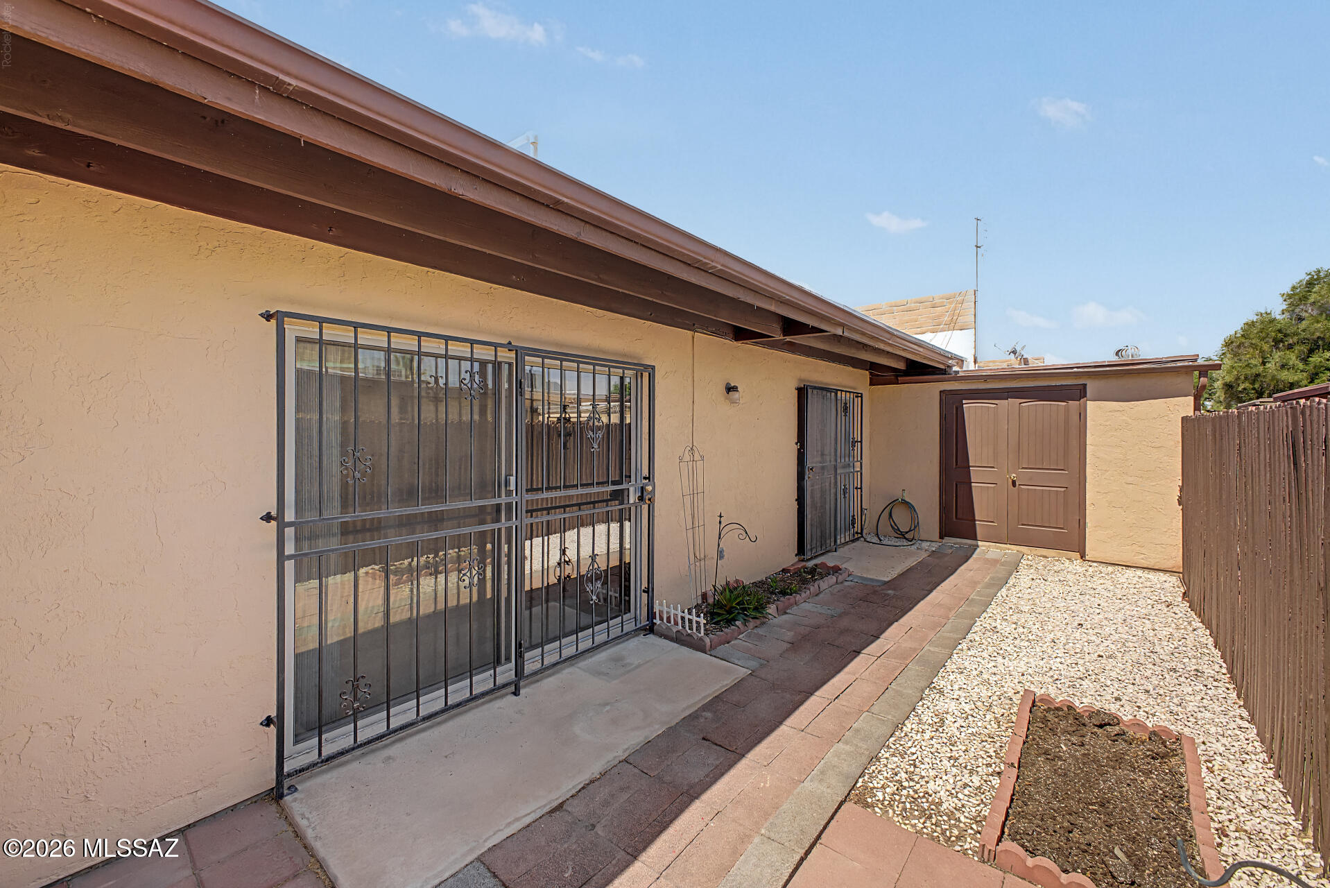 Pantano Park Townhouses - Residential