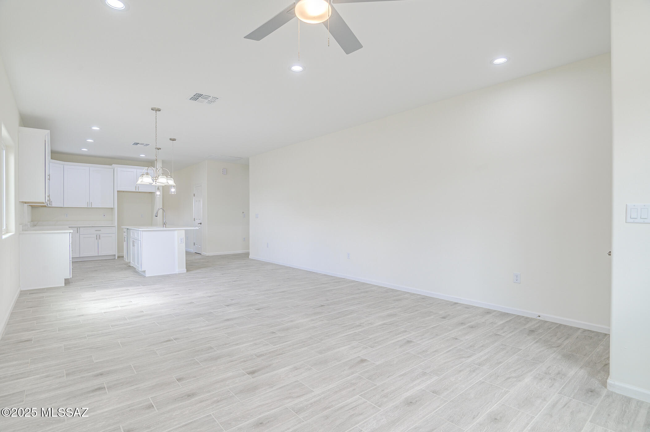 New Tucson Unit NO. 4 (1-203) - Residential