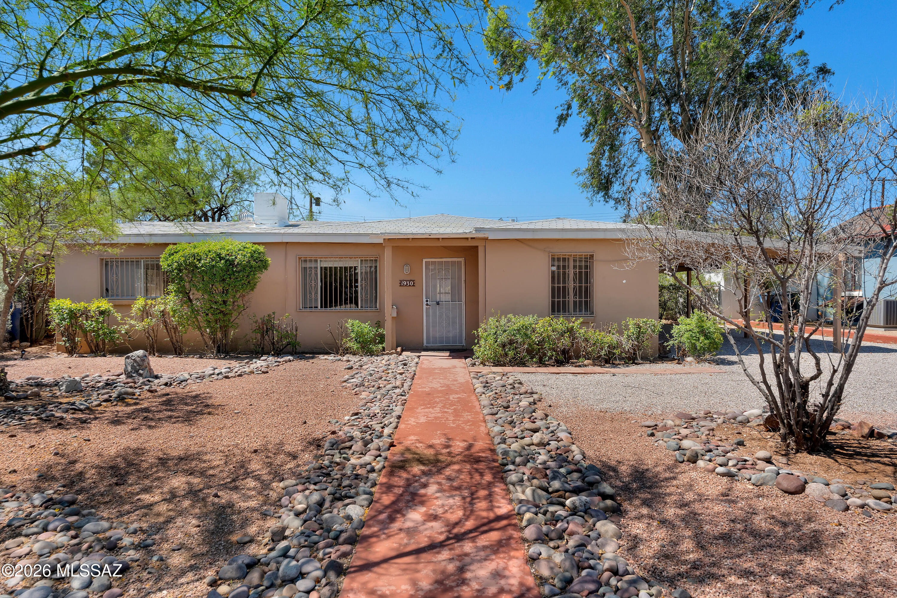 Discover this move-in ready mid-century ranch home in a prime central Tucson location. Situated on a spacious .20-acre lot, this 3-bedroom, 2-bathroom home offers approximately 1,400 square feet of comfortable living space with plenty of room for parking, recreation, or future possibilities. Inside, you'll find an updated kitchen featuring granite countertops, a welcoming living room with a custom fireplace, and easy-to-maintain tile flooring throughout. Both bathrooms have been tastefully remodeled with granite countertops and custom tile showers. Step outside to enjoy the expansive pool-sized backyard complete with a covered patio, grilling area, fire pit, and additional storage space--perfect for entertaining family and friends year-round.
Conveniently located near Campbell Avenue in the desirable Campbell/Grant area, this home offers quick access to the University of Arizona, Banner-University Medical Center, shopping, dining, and everyday amenities. Best of all, there's no HOA.