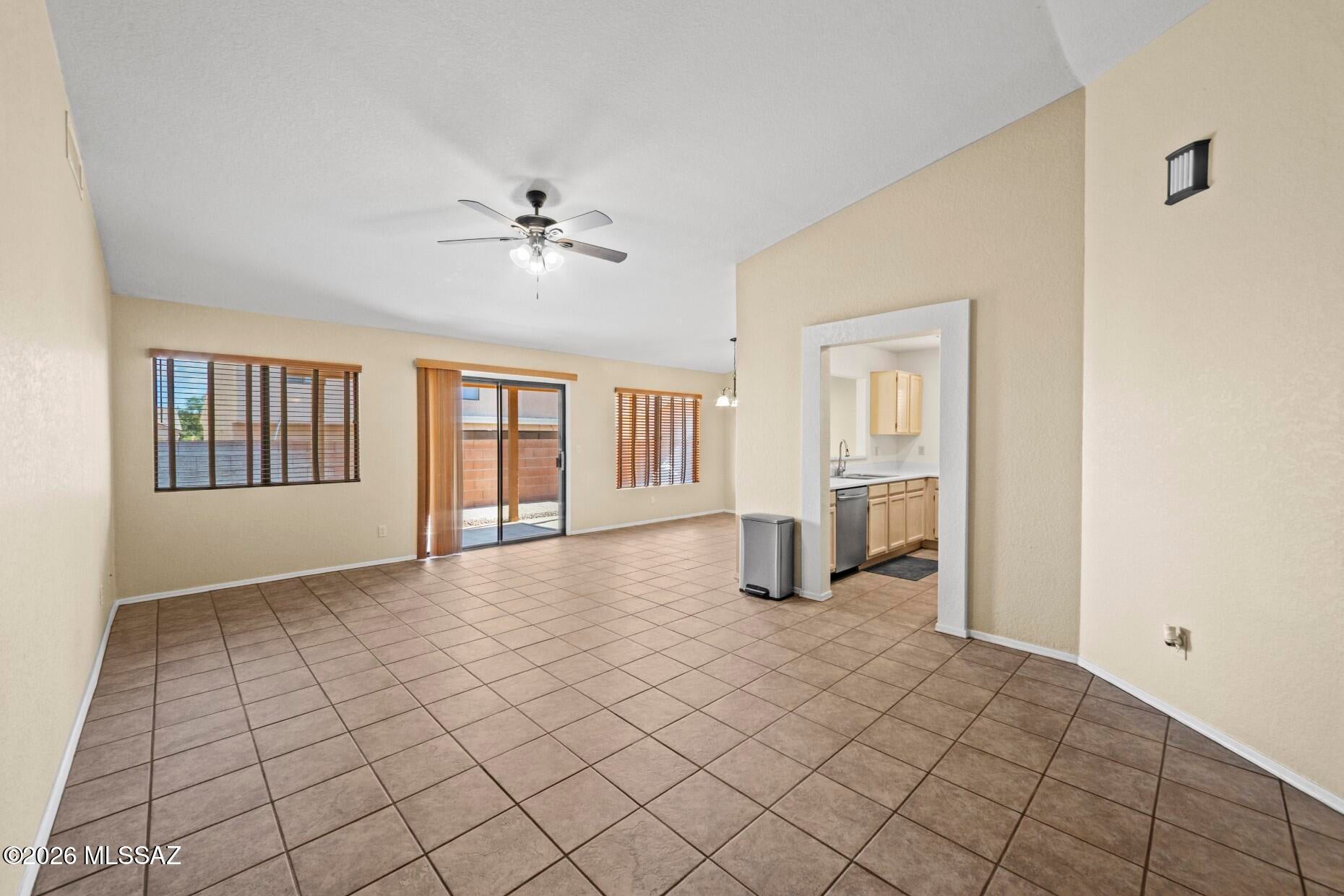Country Club(1-221) - Residential Lease
