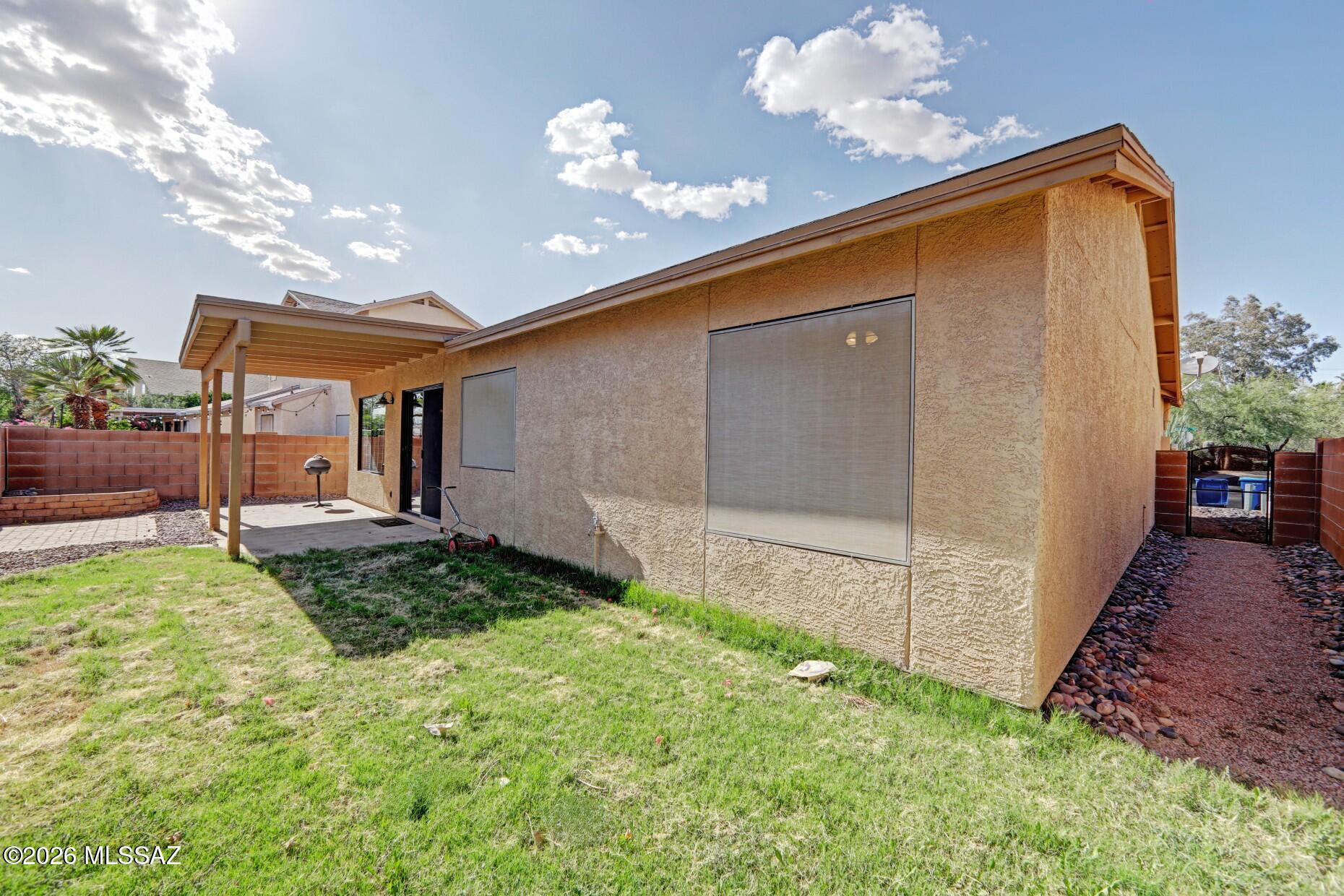 Country Club(1-221) - Residential Lease