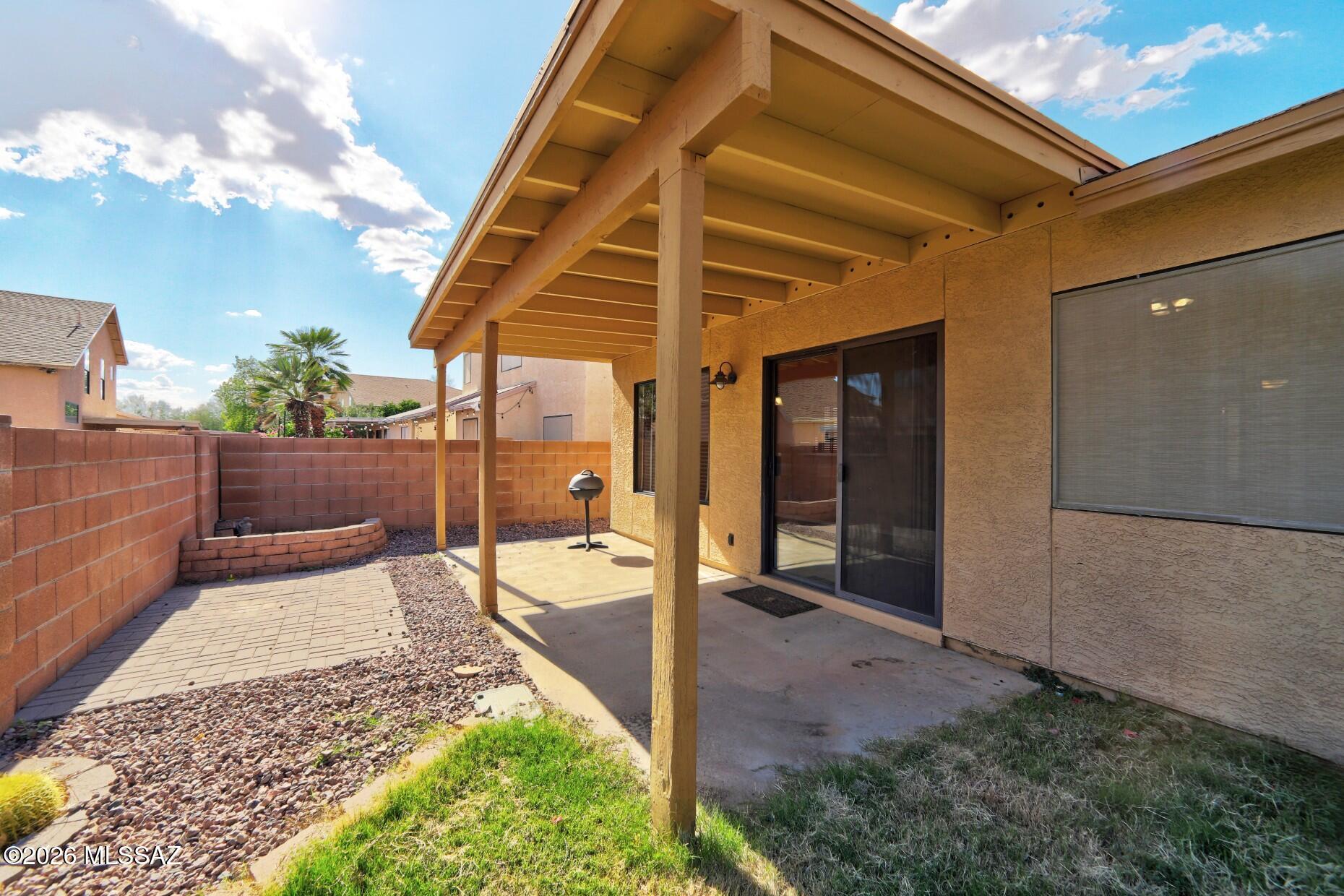 Country Club(1-221) - Residential Lease