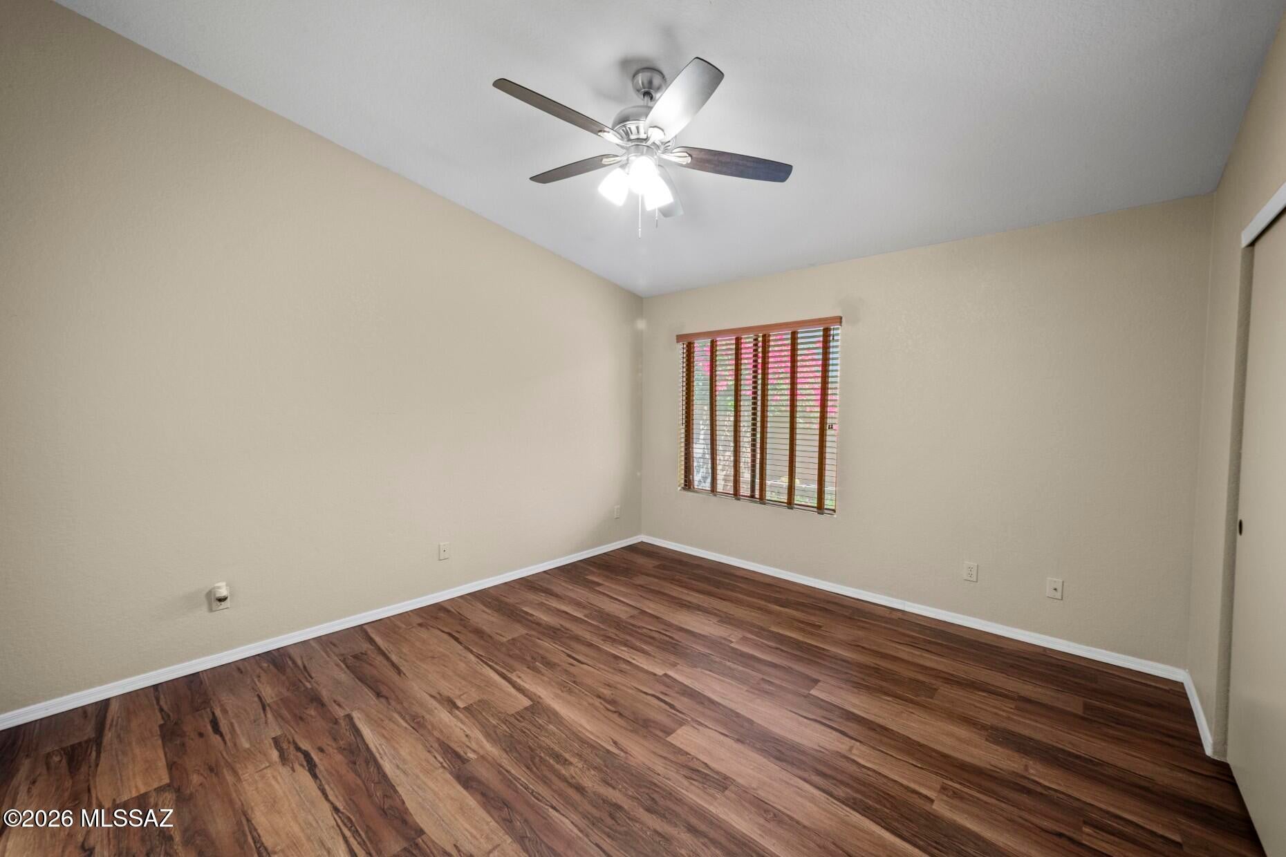 Country Club(1-221) - Residential Lease
