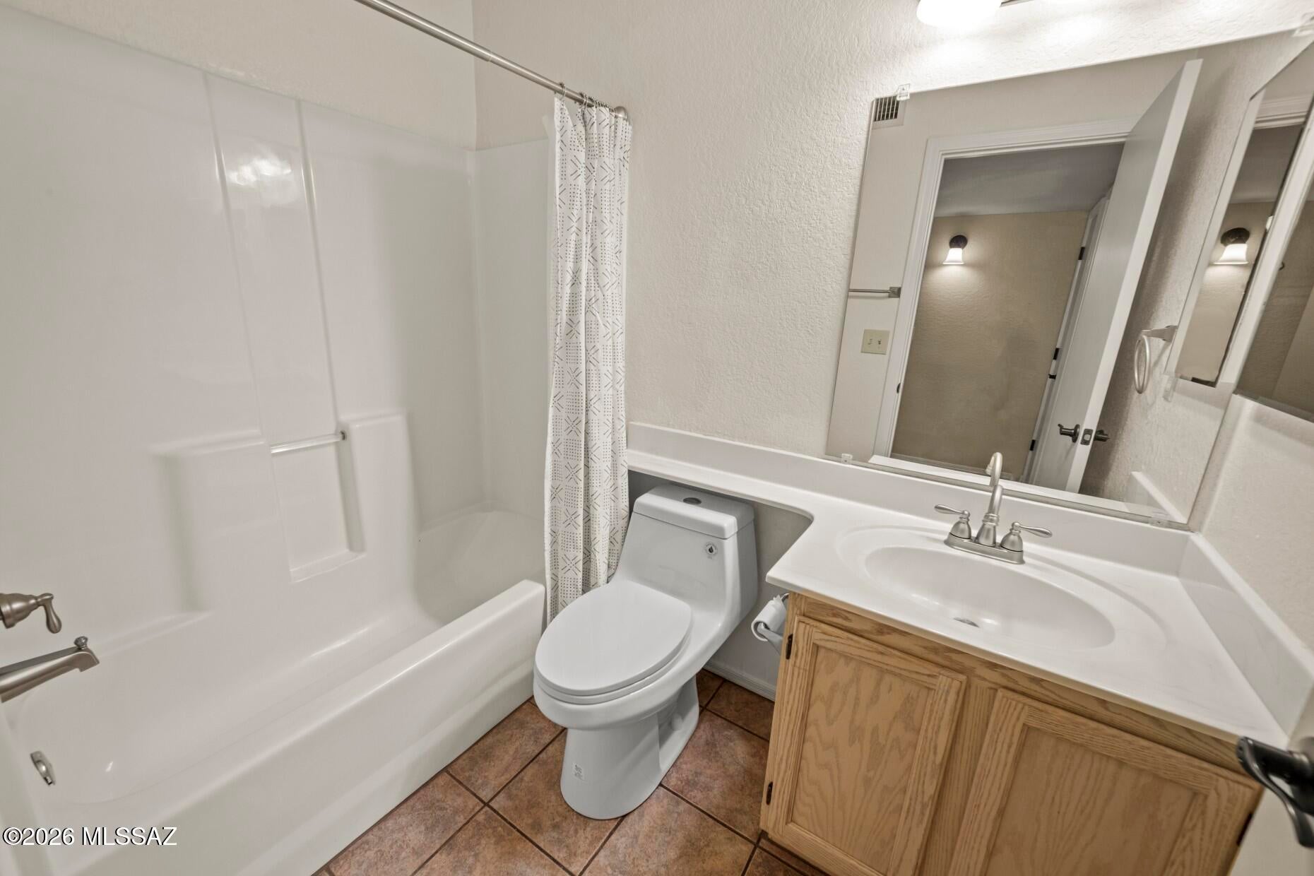 Country Club(1-221) - Residential Lease