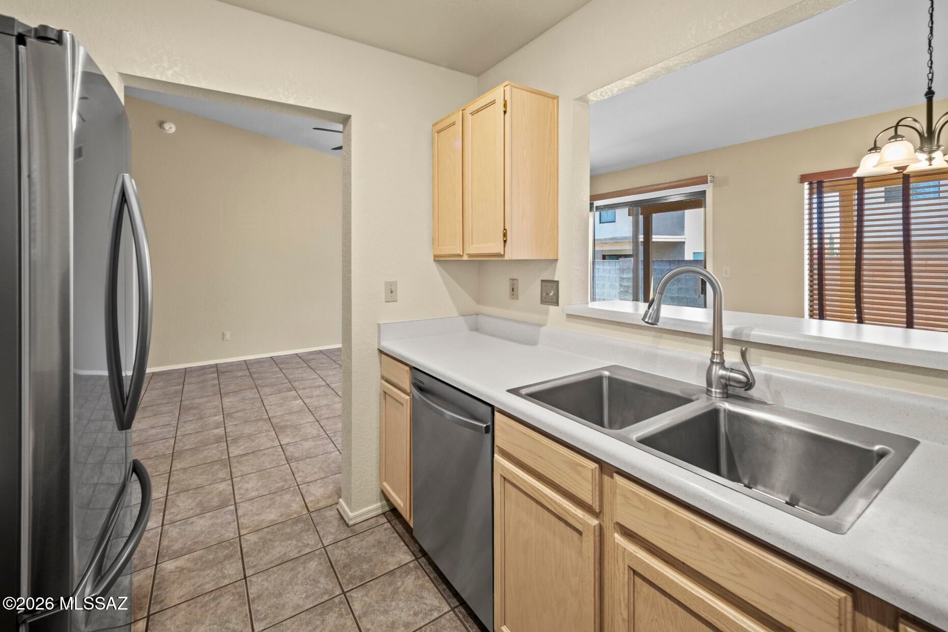 Country Club(1-221) - Residential Lease