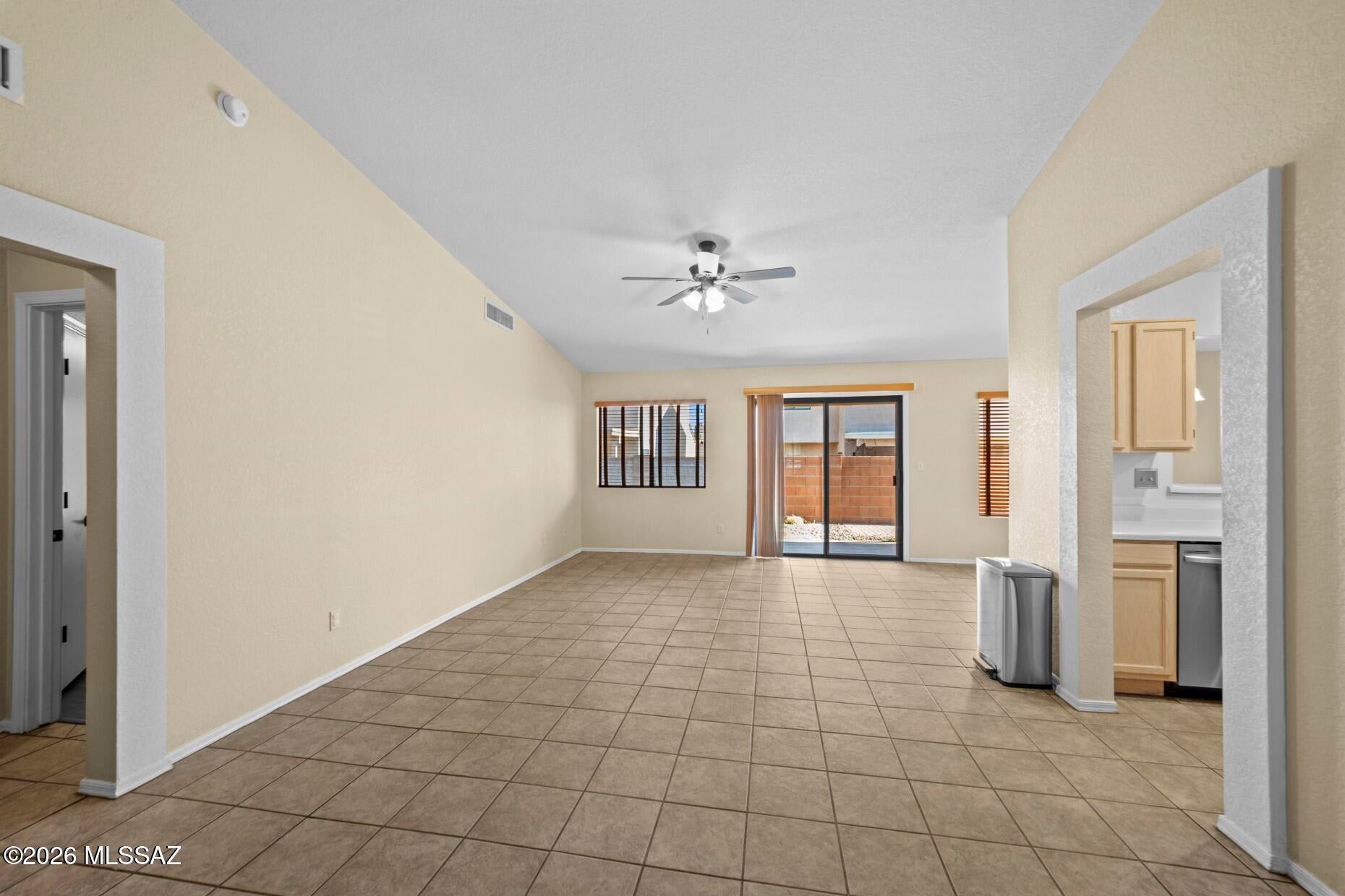 Country Club(1-221) - Residential Lease