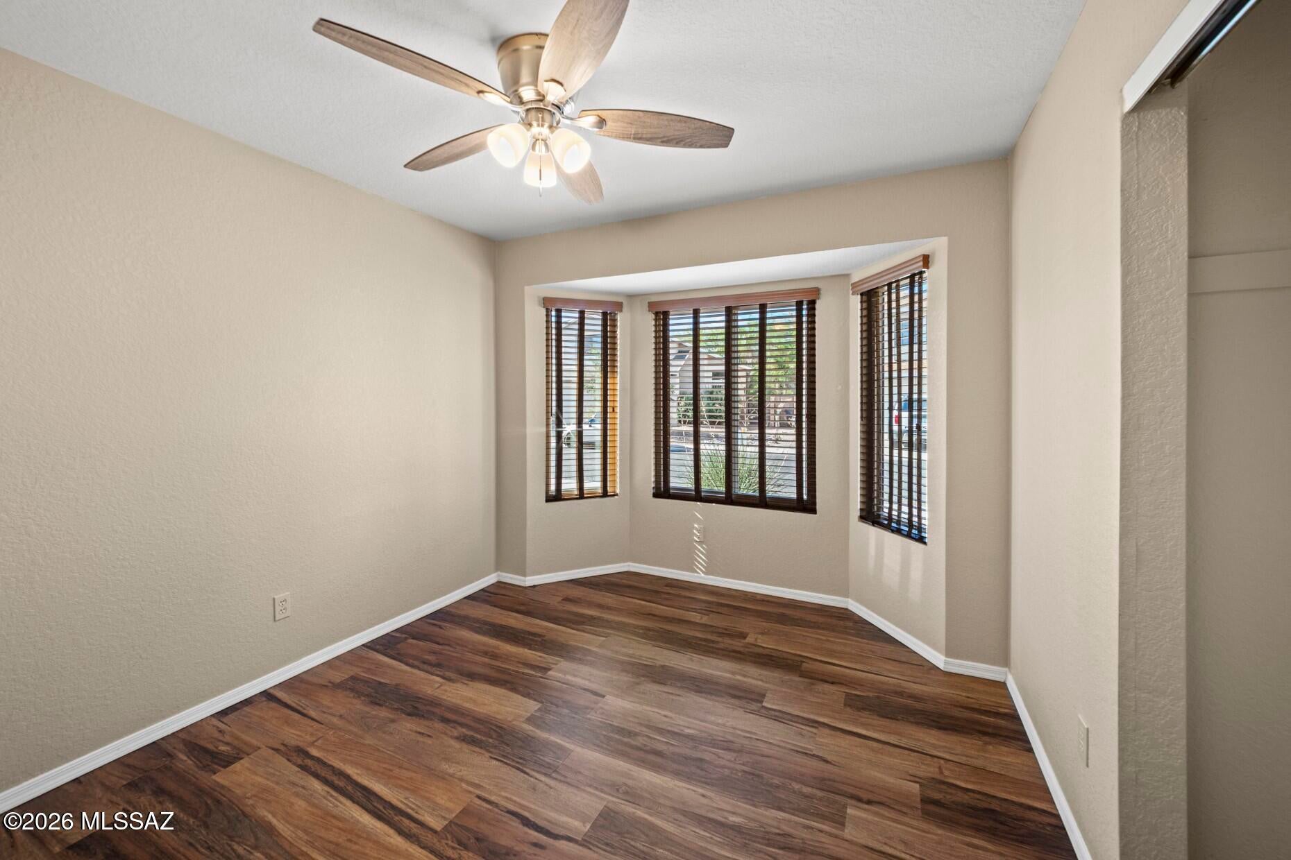 Country Club(1-221) - Residential Lease