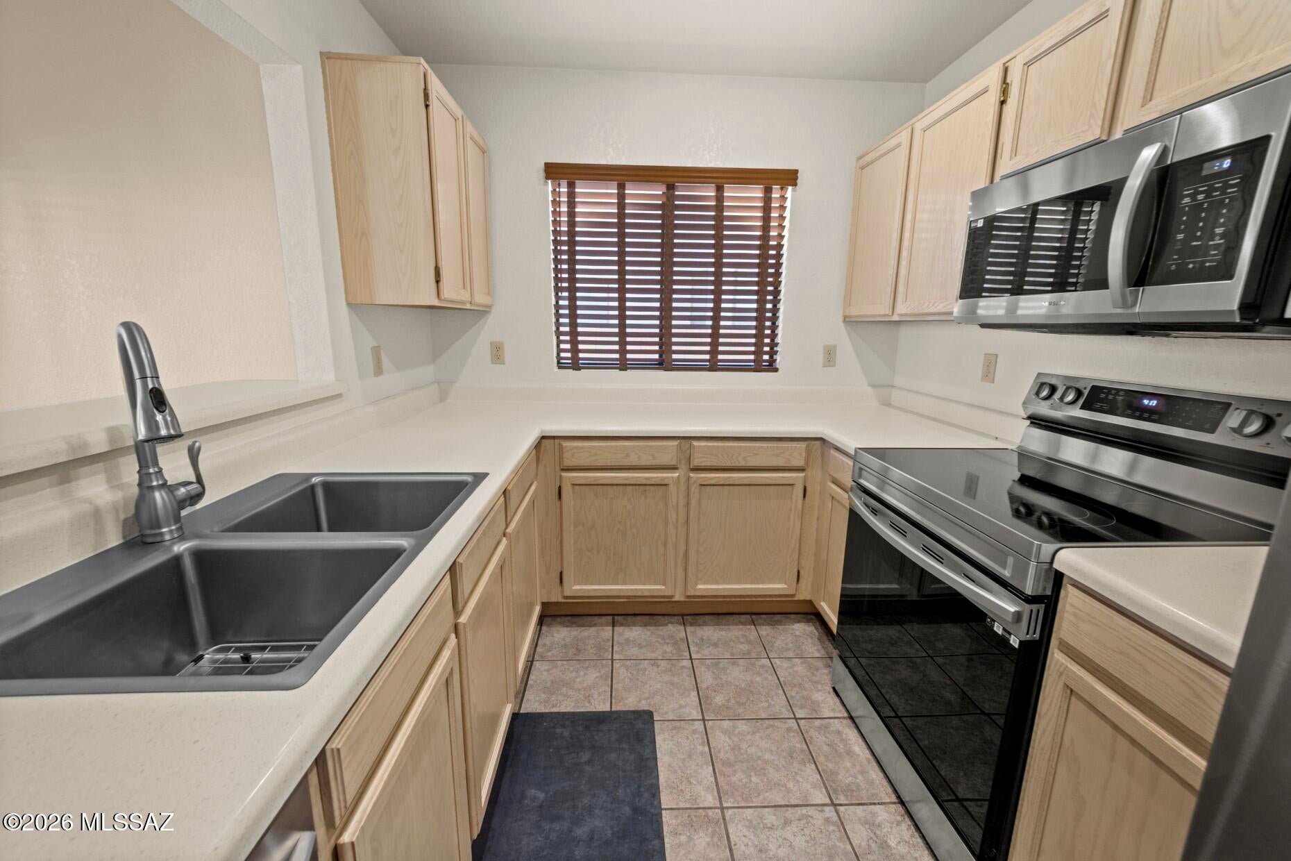 Country Club(1-221) - Residential Lease