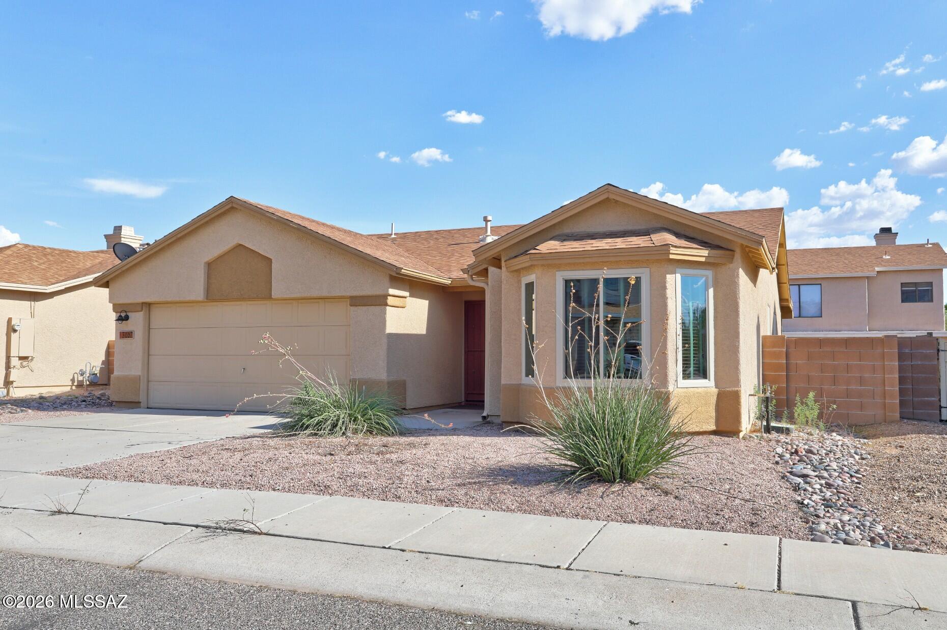 Country Club(1-221) - Residential Lease