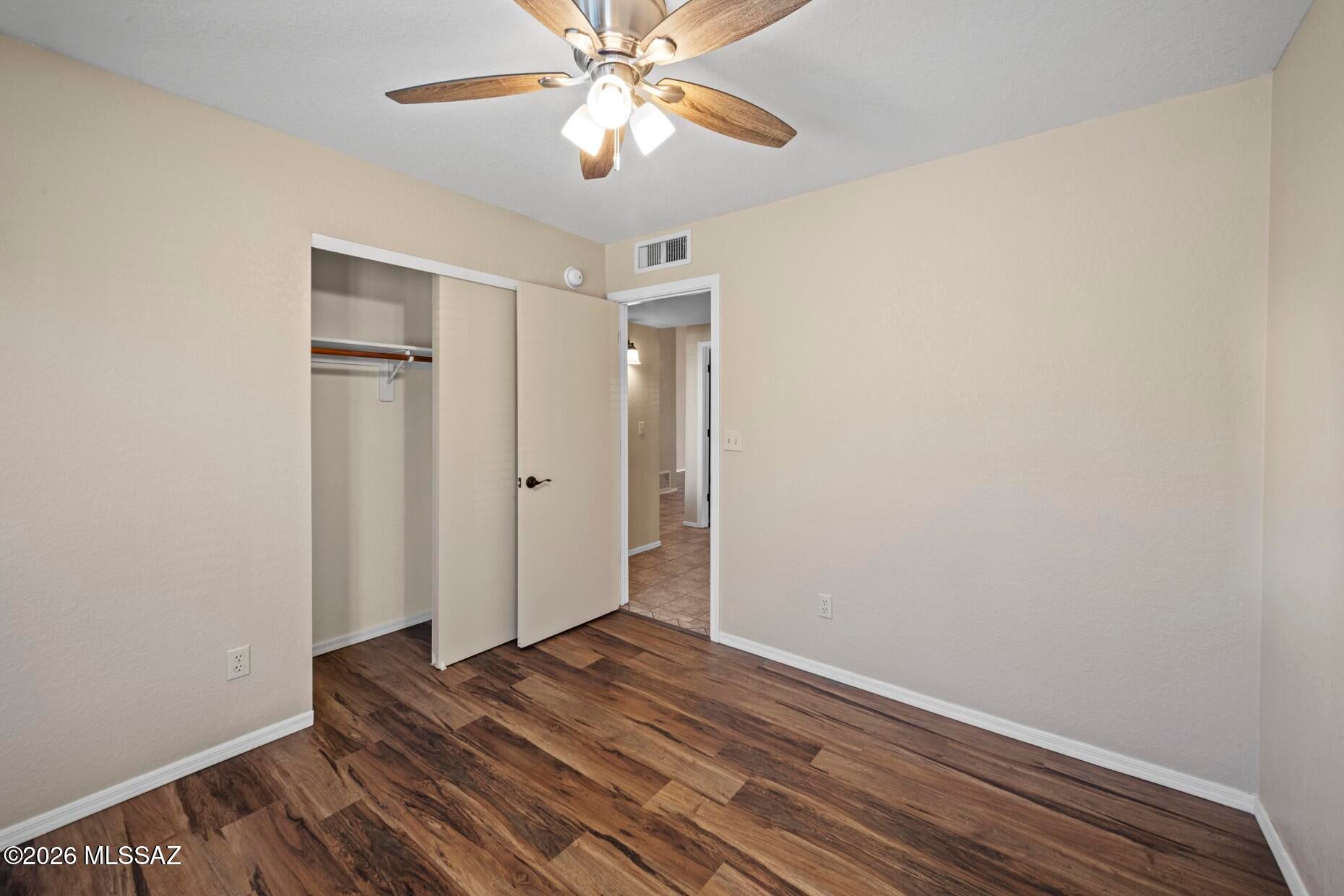 Country Club(1-221) - Residential Lease