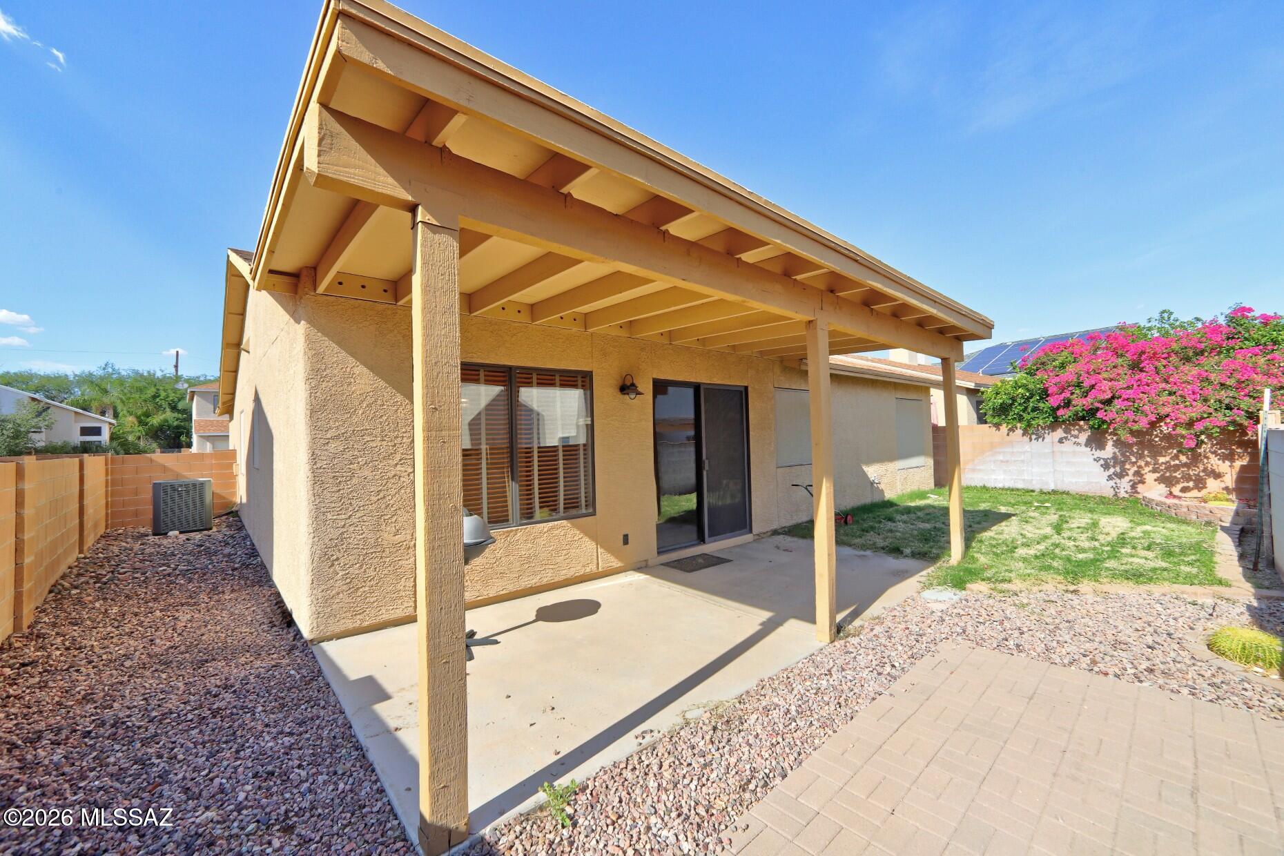 Country Club(1-221) - Residential Lease
