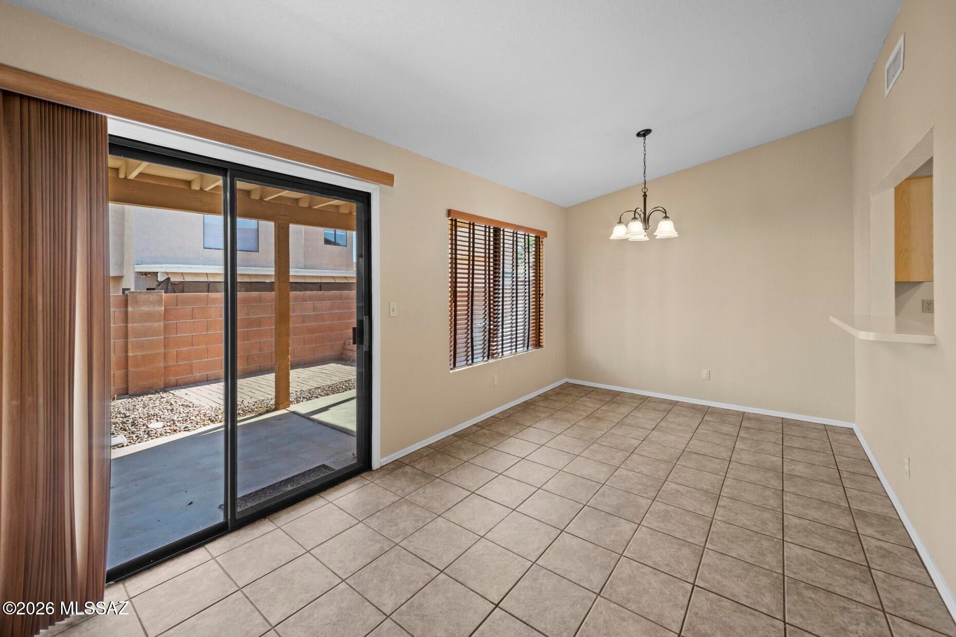 Country Club(1-221) - Residential Lease