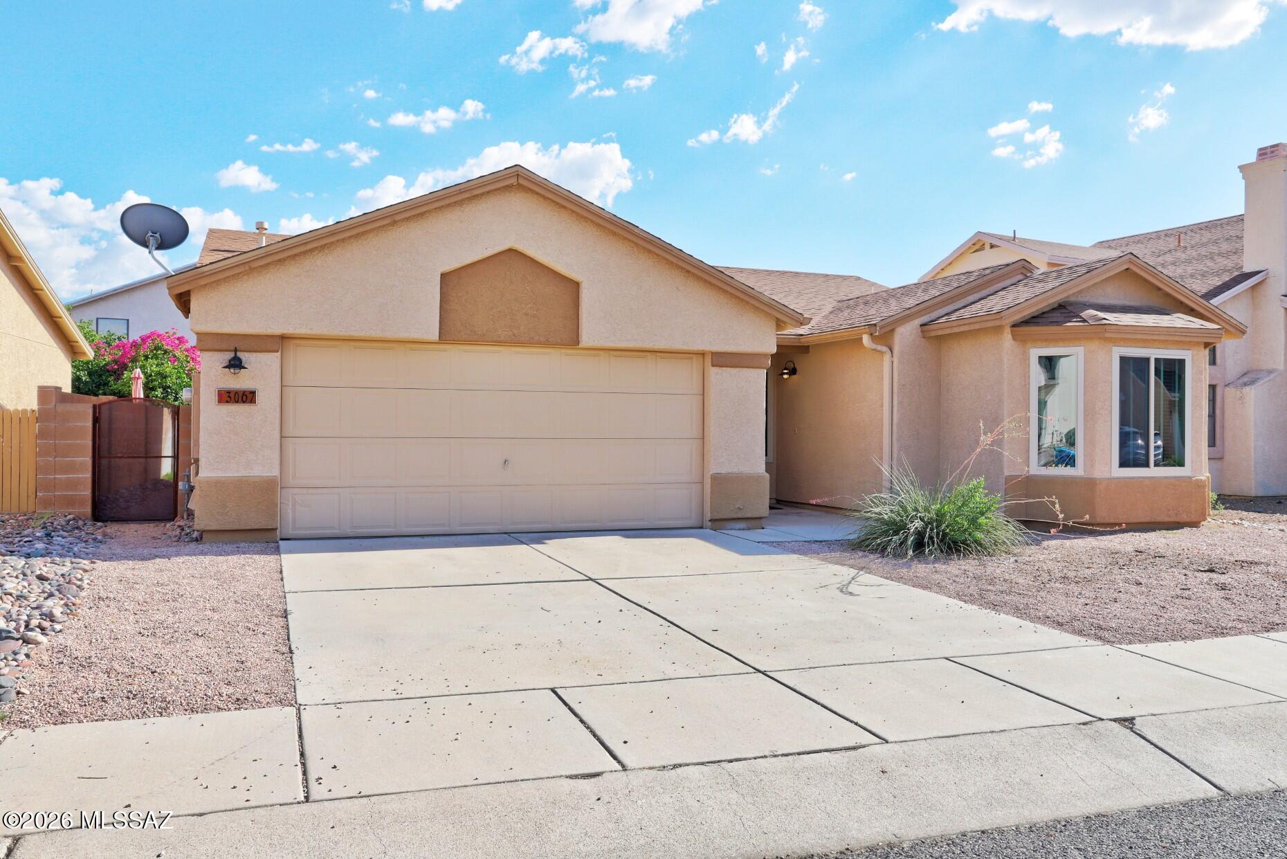 Country Club(1-221) - Residential Lease