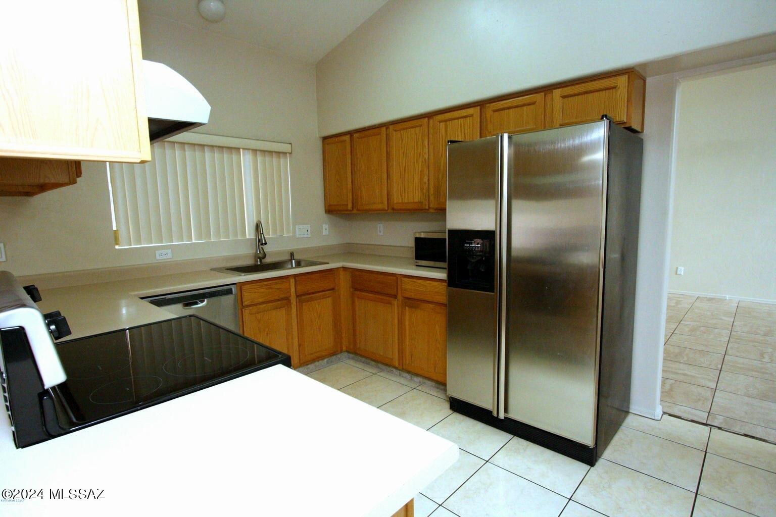 Las Lindas(1-76) - Residential Lease